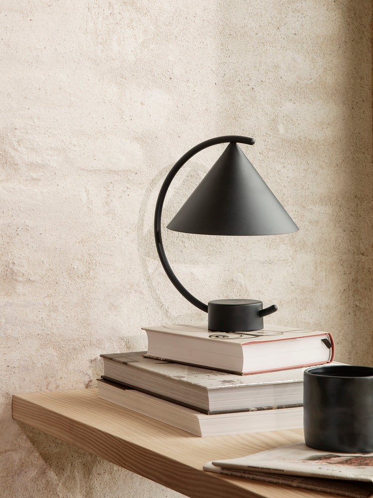 Портативна лампа Meridian чорного кольору від Ferm Living