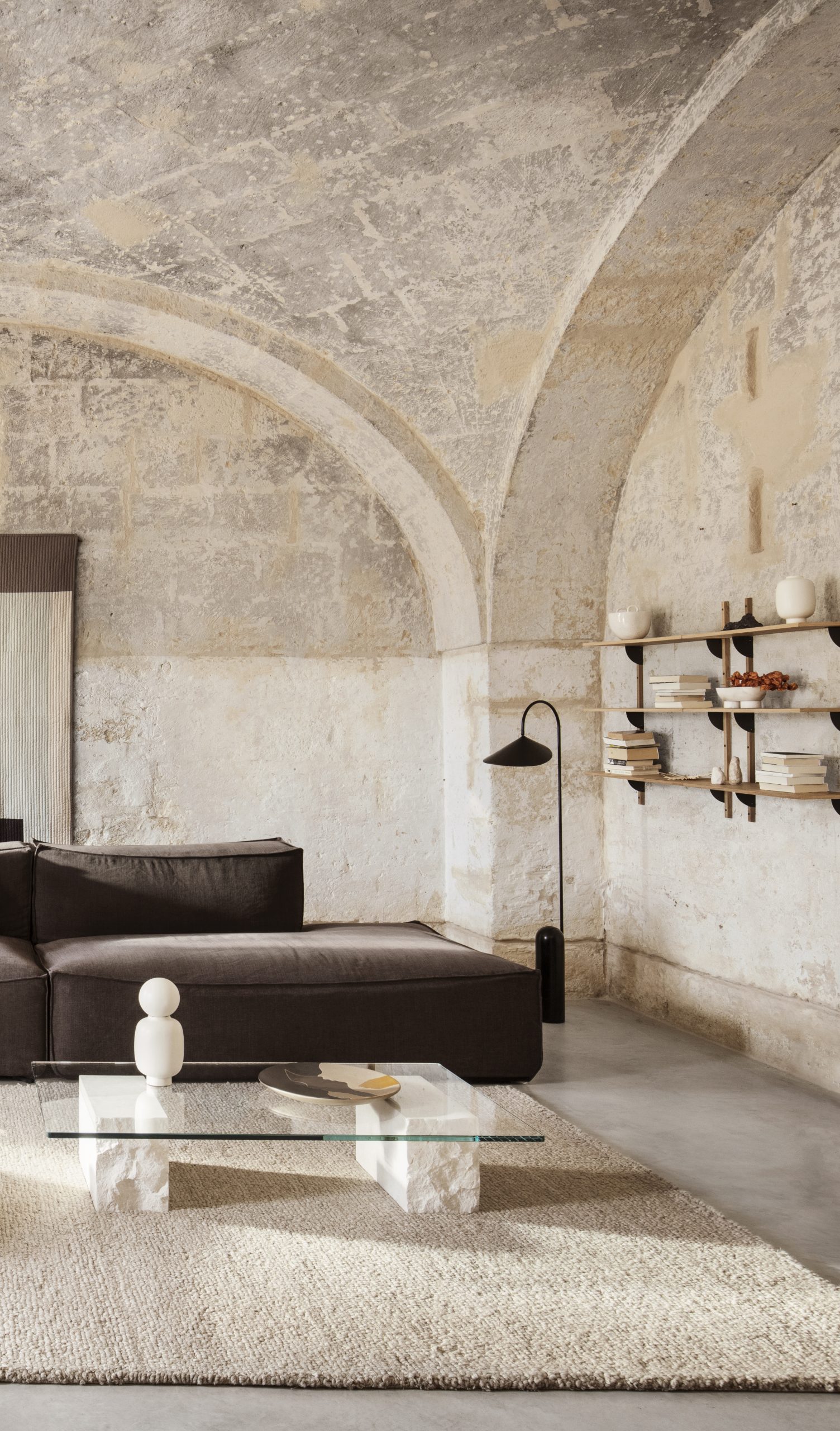 Торшер Arum чорного кольору від Ferm Living