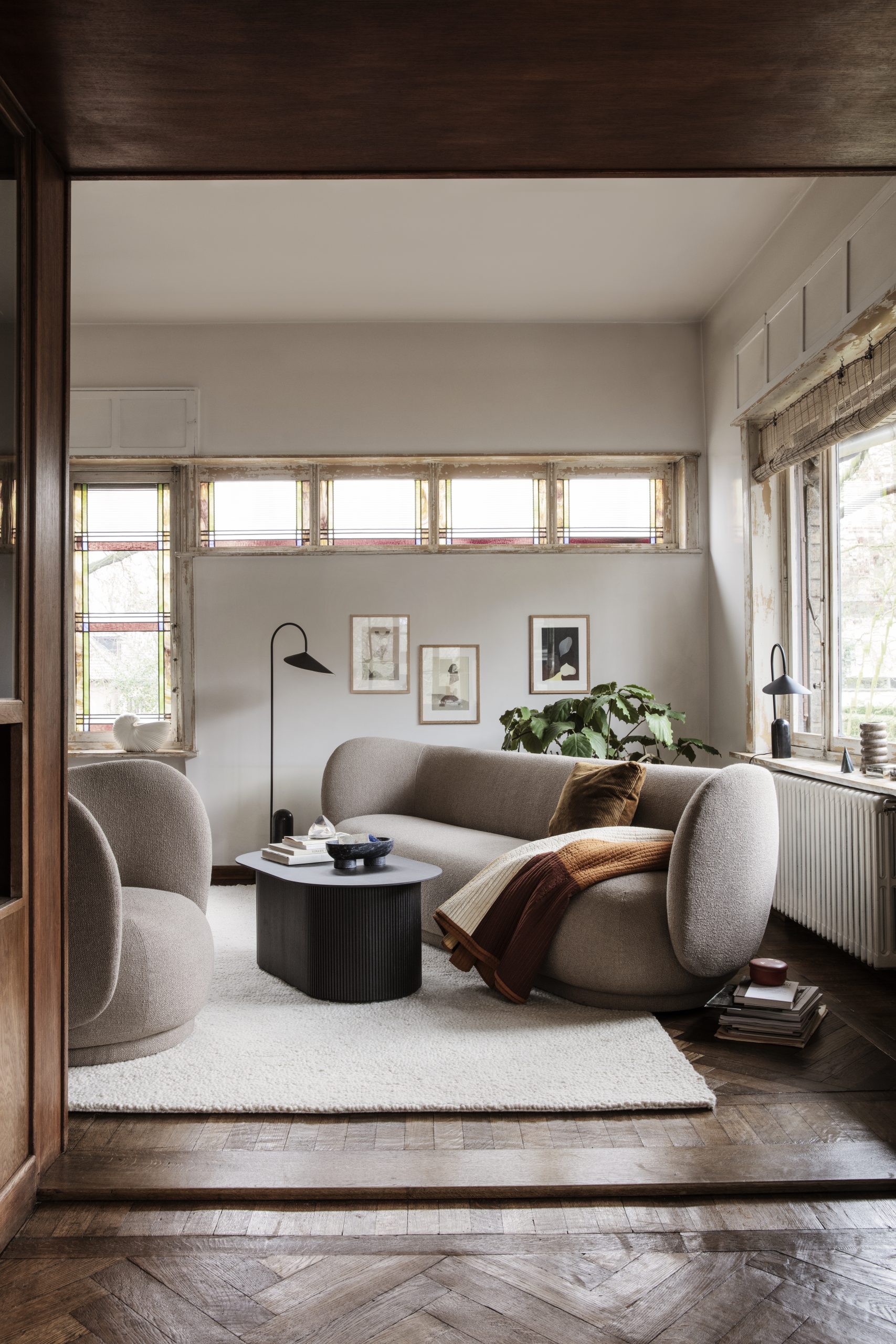 Торшер Arum чорного кольору від Ferm Living