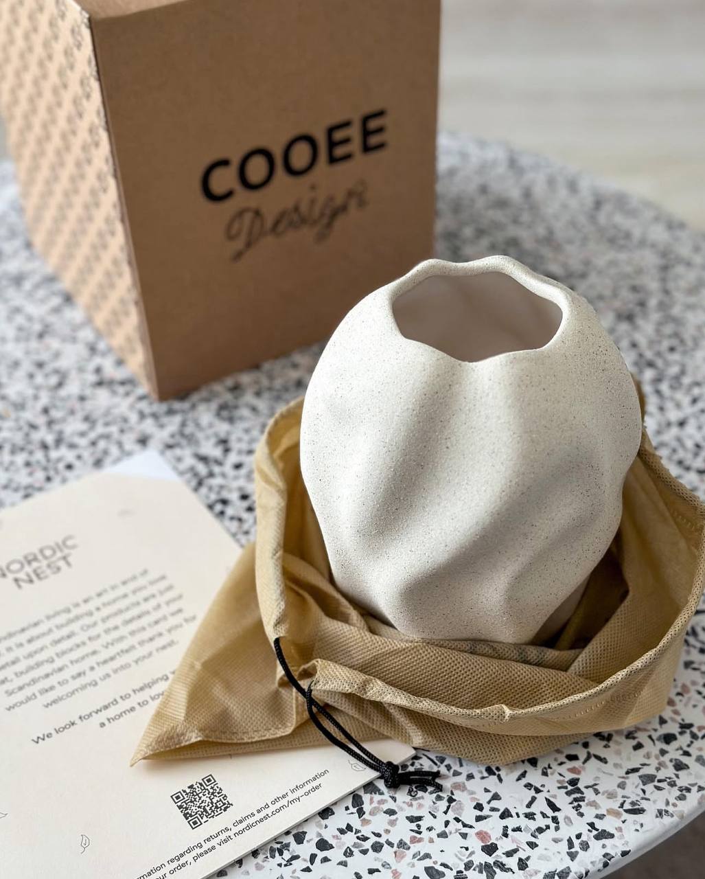 Керамічна ваза Drift Desert Small ванільного кольору від Cooee Design