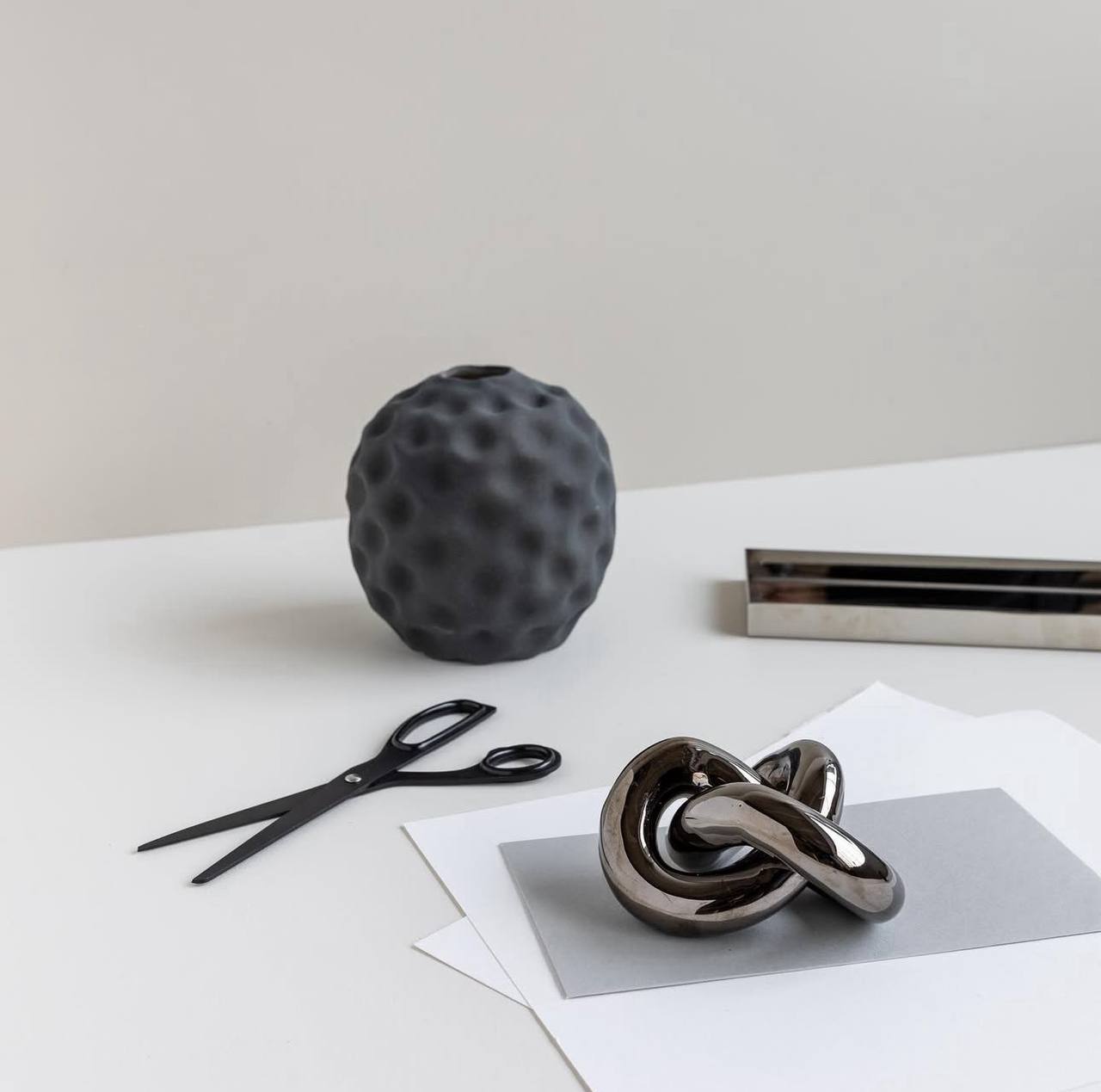 Декоративна прикраса Knot у срібному кольрі від Cooee Design