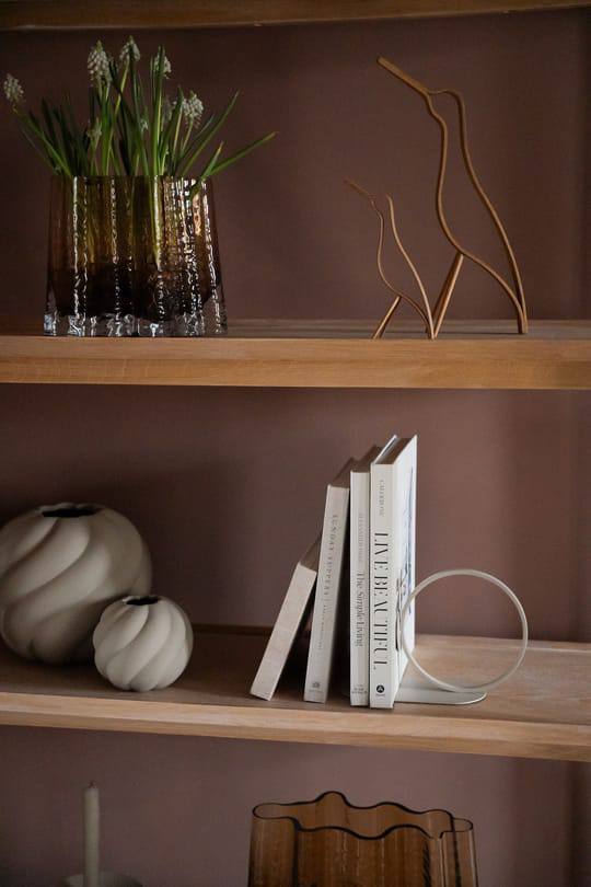 Підставка для книг  пісчаного кольору від Cooee Design