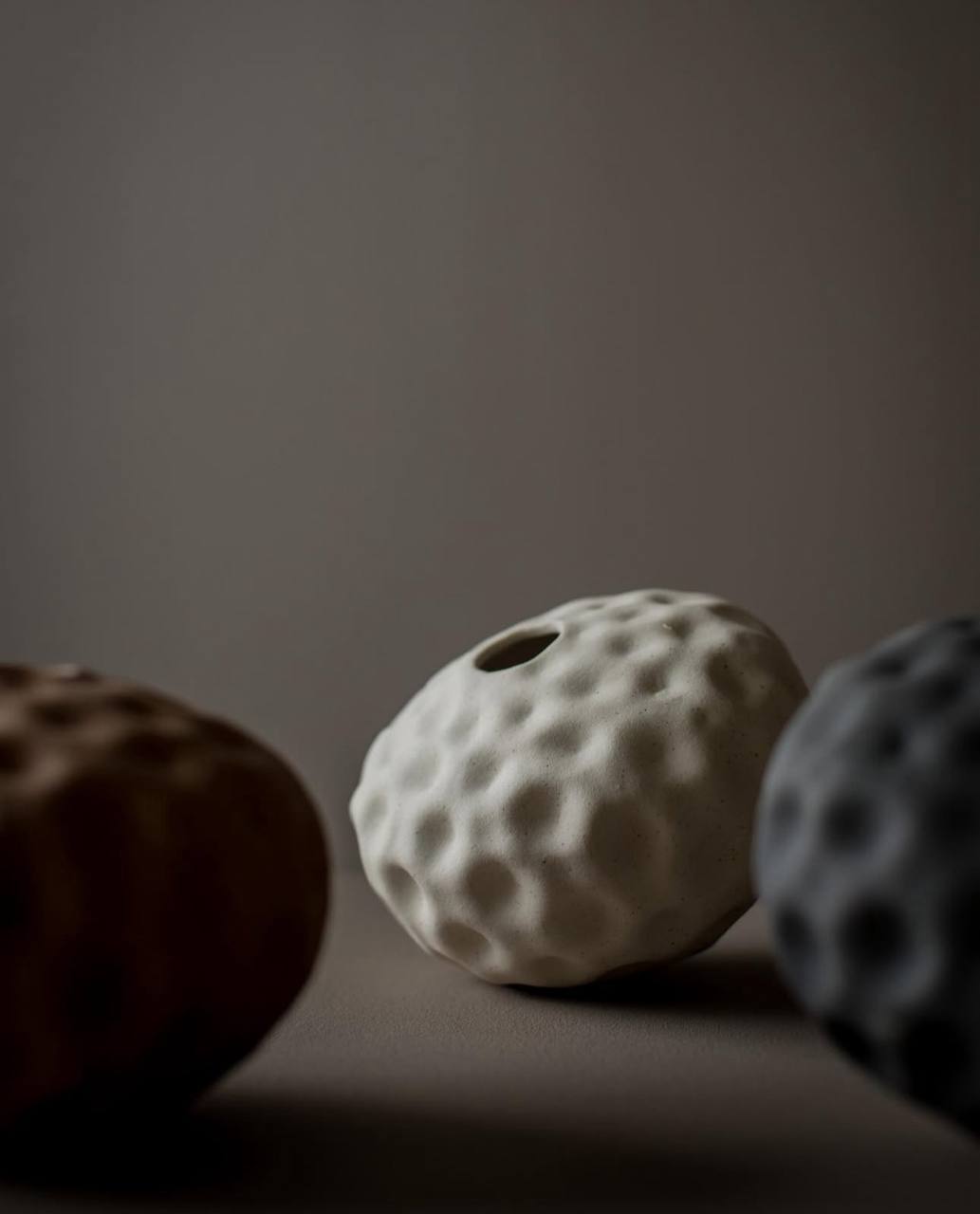 Керамічна ваза Seedpod  ванільного кольору від Cooee Design