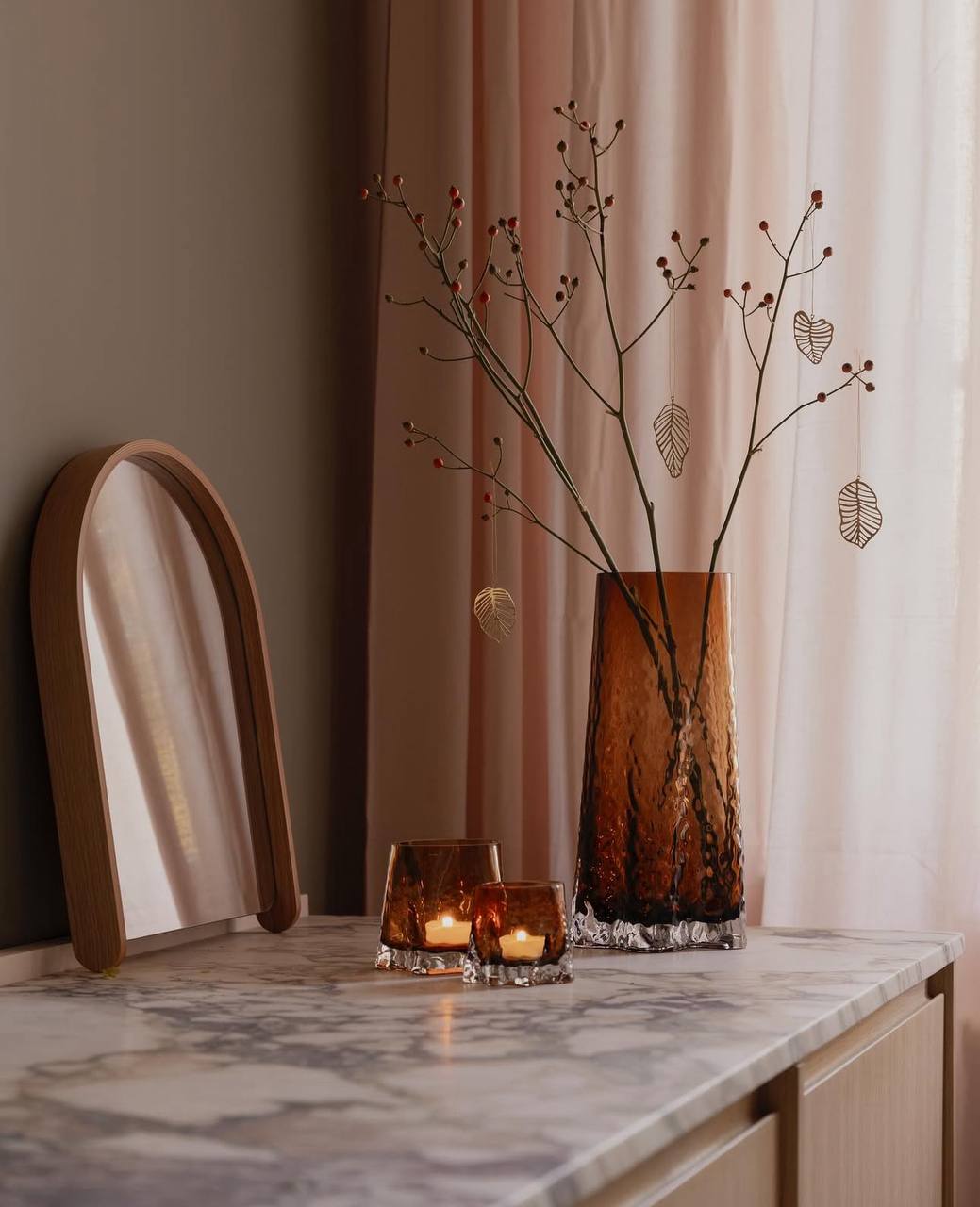 Свічник Gry коньячного кольору від Cooee Design 7,5 см