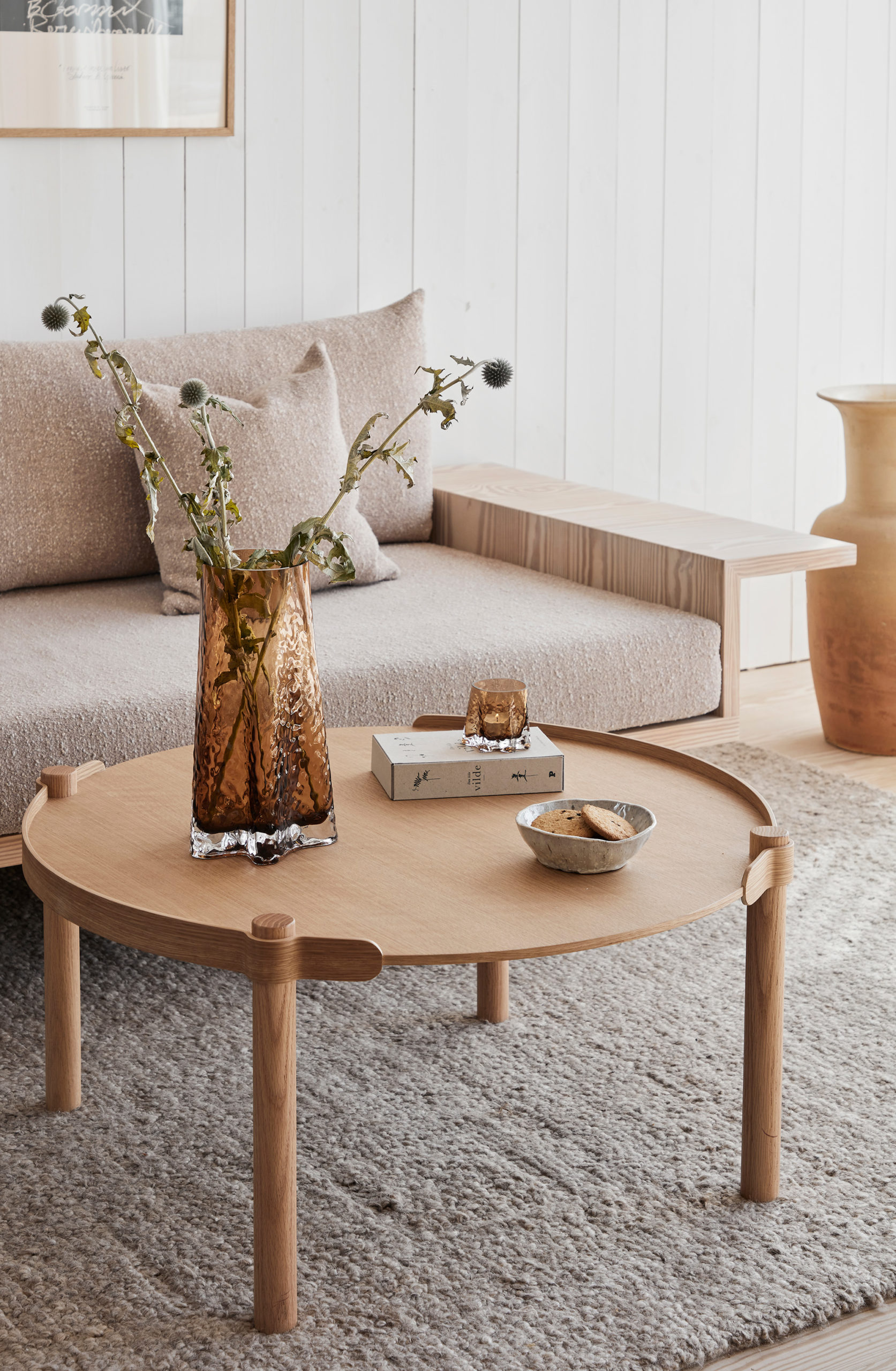 Скляна ваза Gry коньячного кольору від Cooee Design