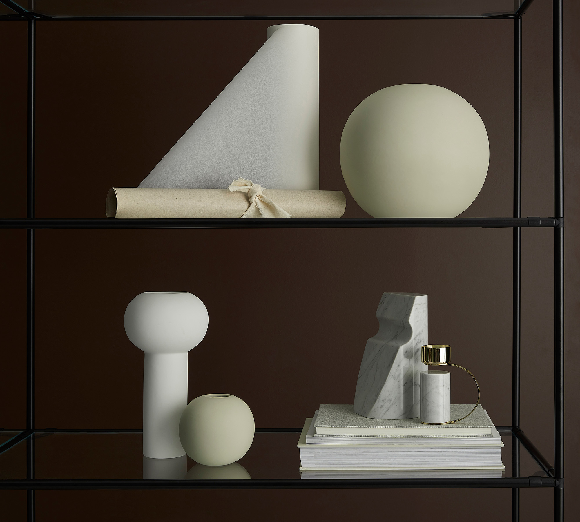 Підставка для книг Shoulder Carrara з сірого марму від Cooee Design