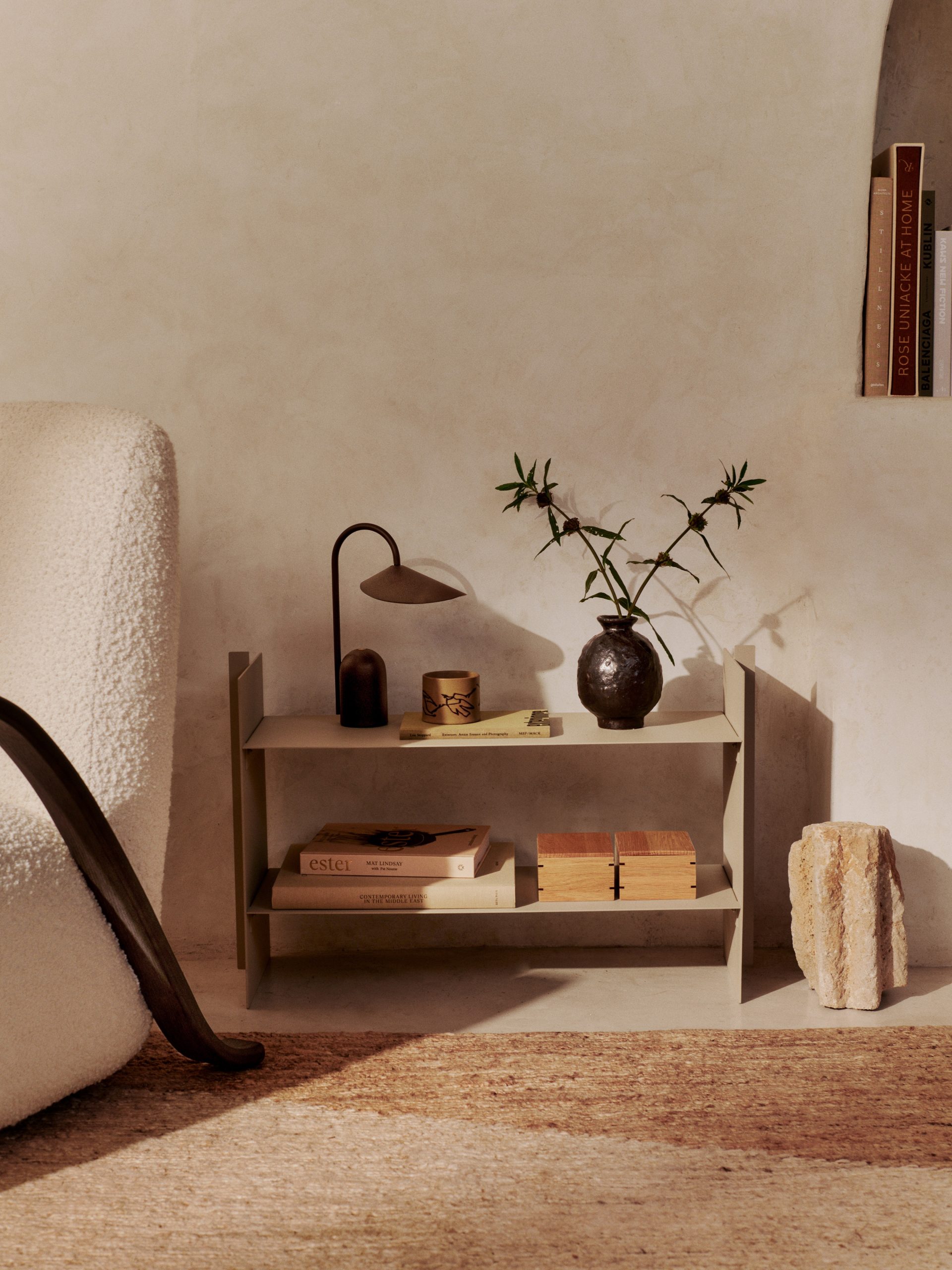 Портативна лампа Arum кольору  темного шоколаду від Ferm Living
