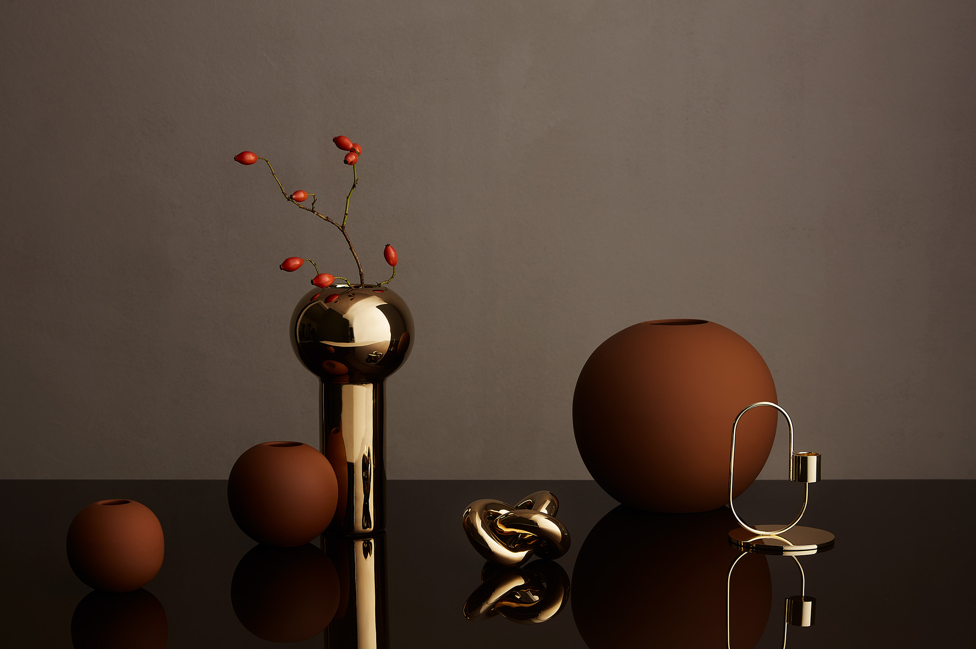 Латунний свічник Swoop  від Cooee Design