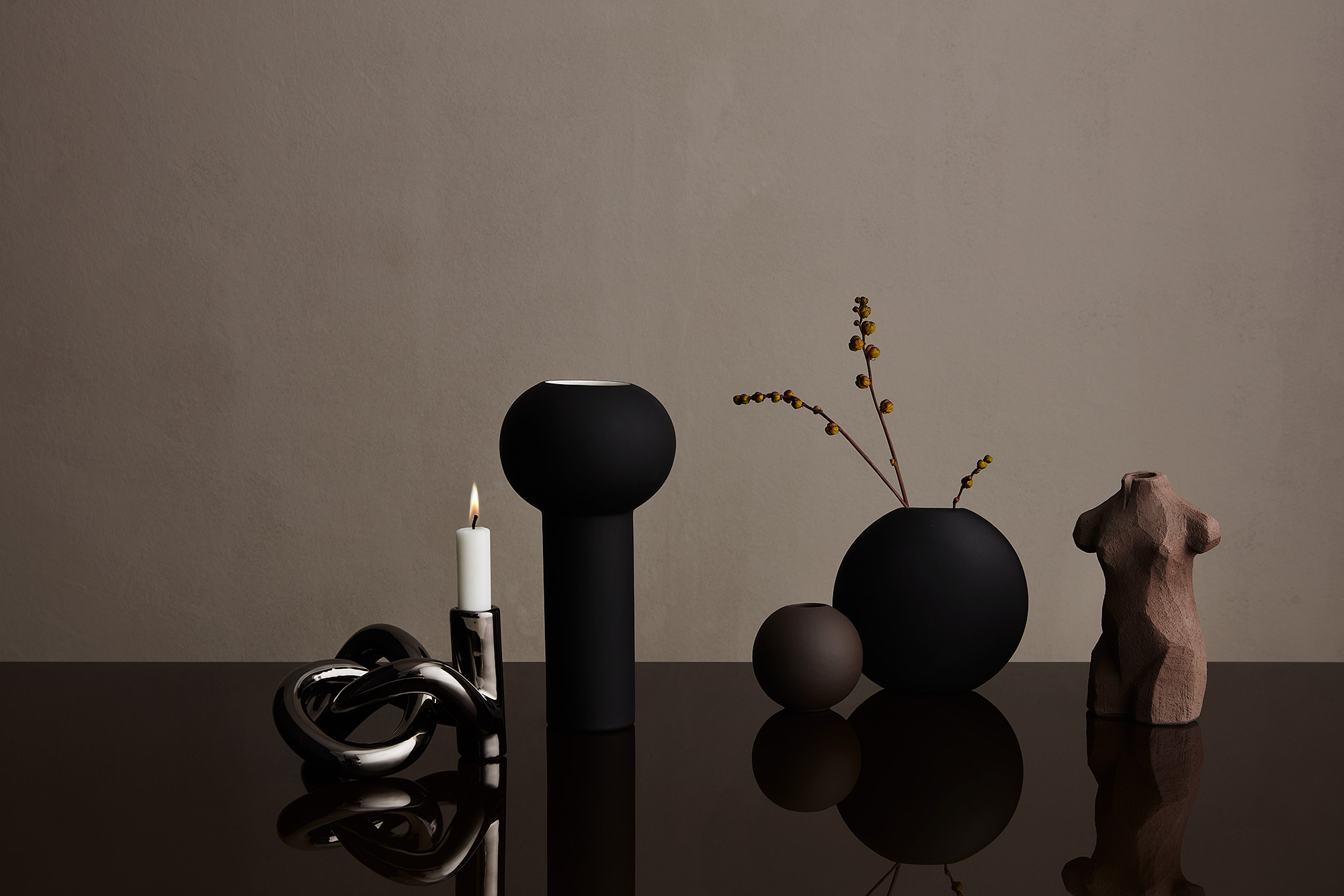 Керамічна ваза Pastille чорного кольору від Cooee Design