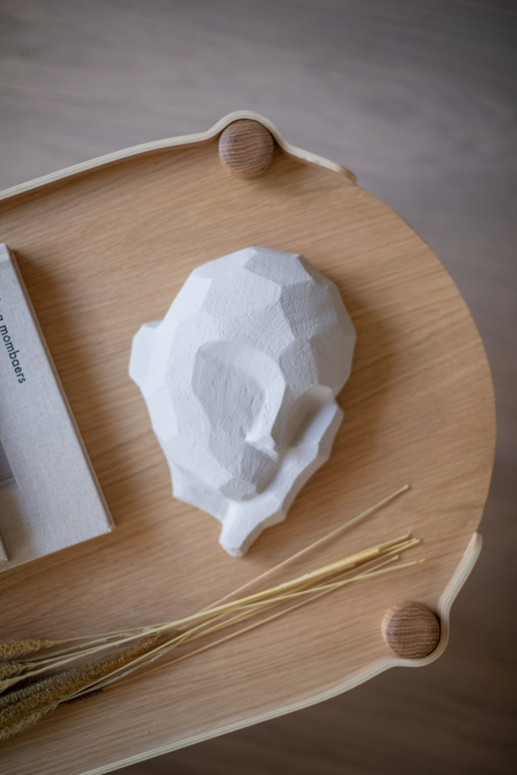 Скульптура Dreamer в кольорі вапна від Cooee Design
