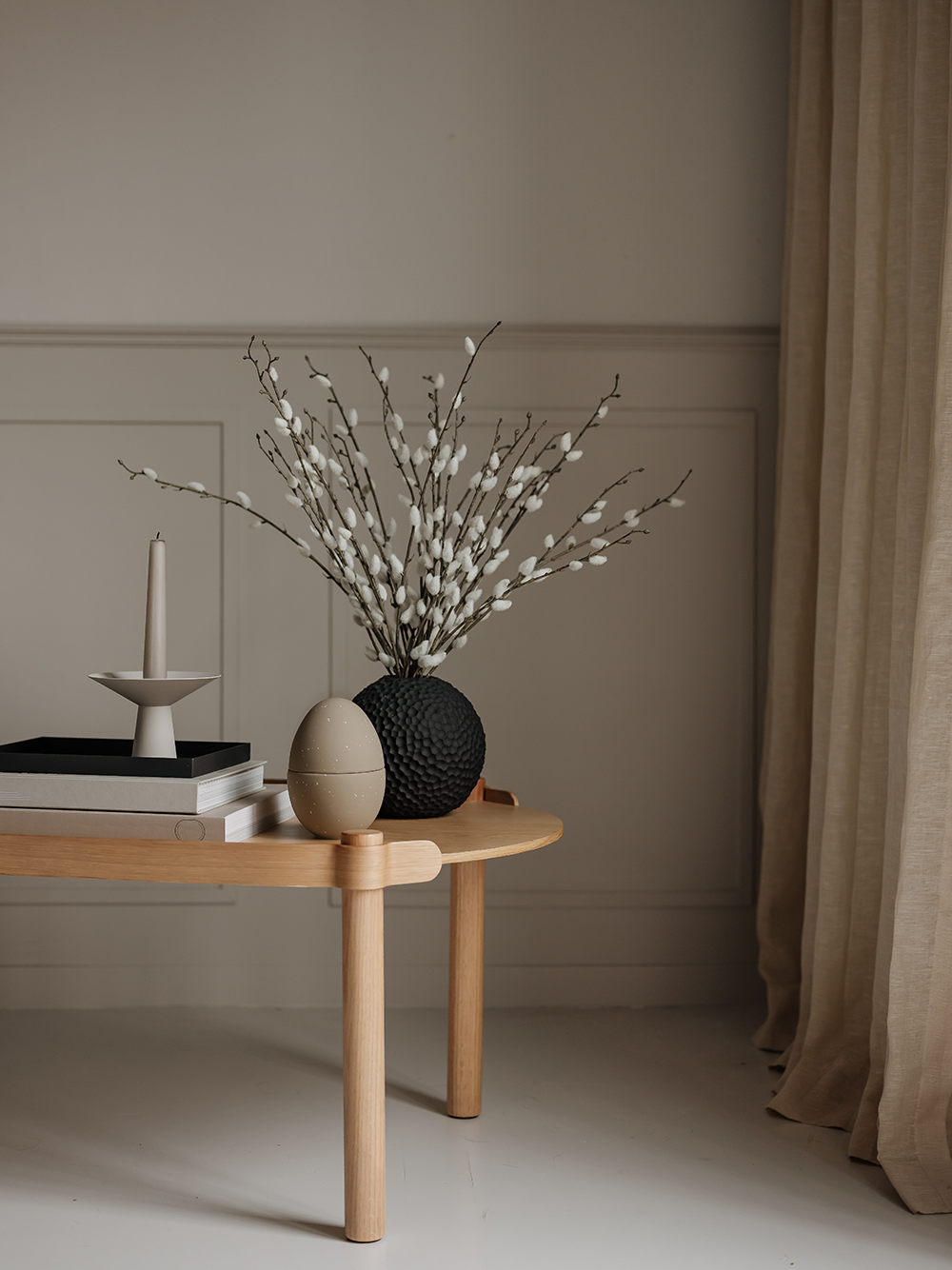 Керамічна ваза Kaia чорного кольору від Cooee Design