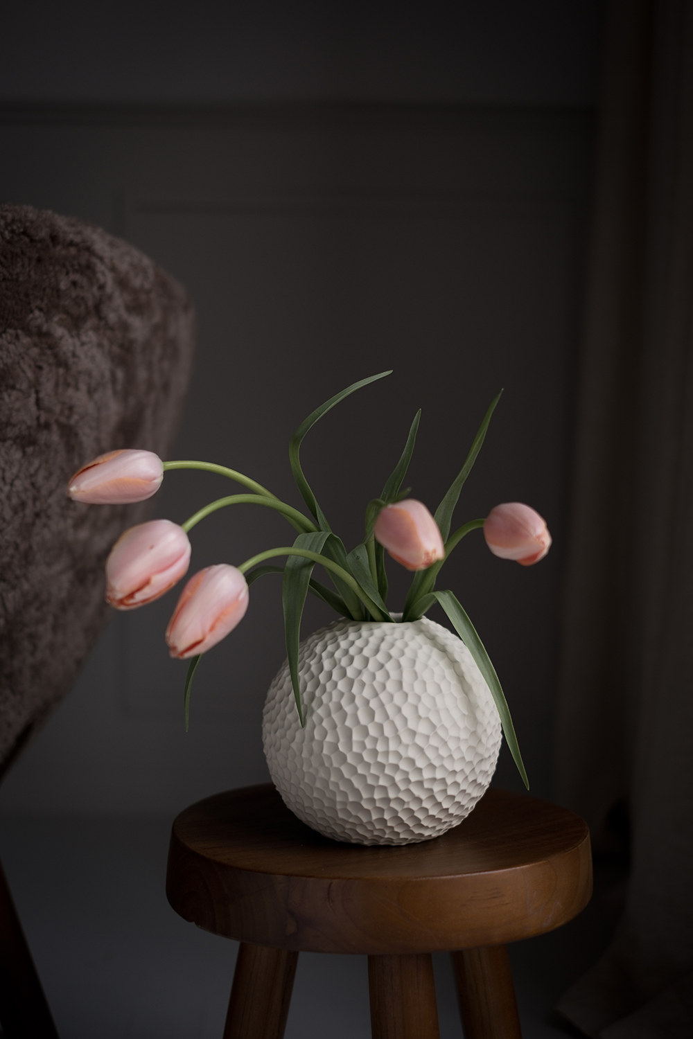 Керамічна ваза Kaia лляного кольору від Cooee Design