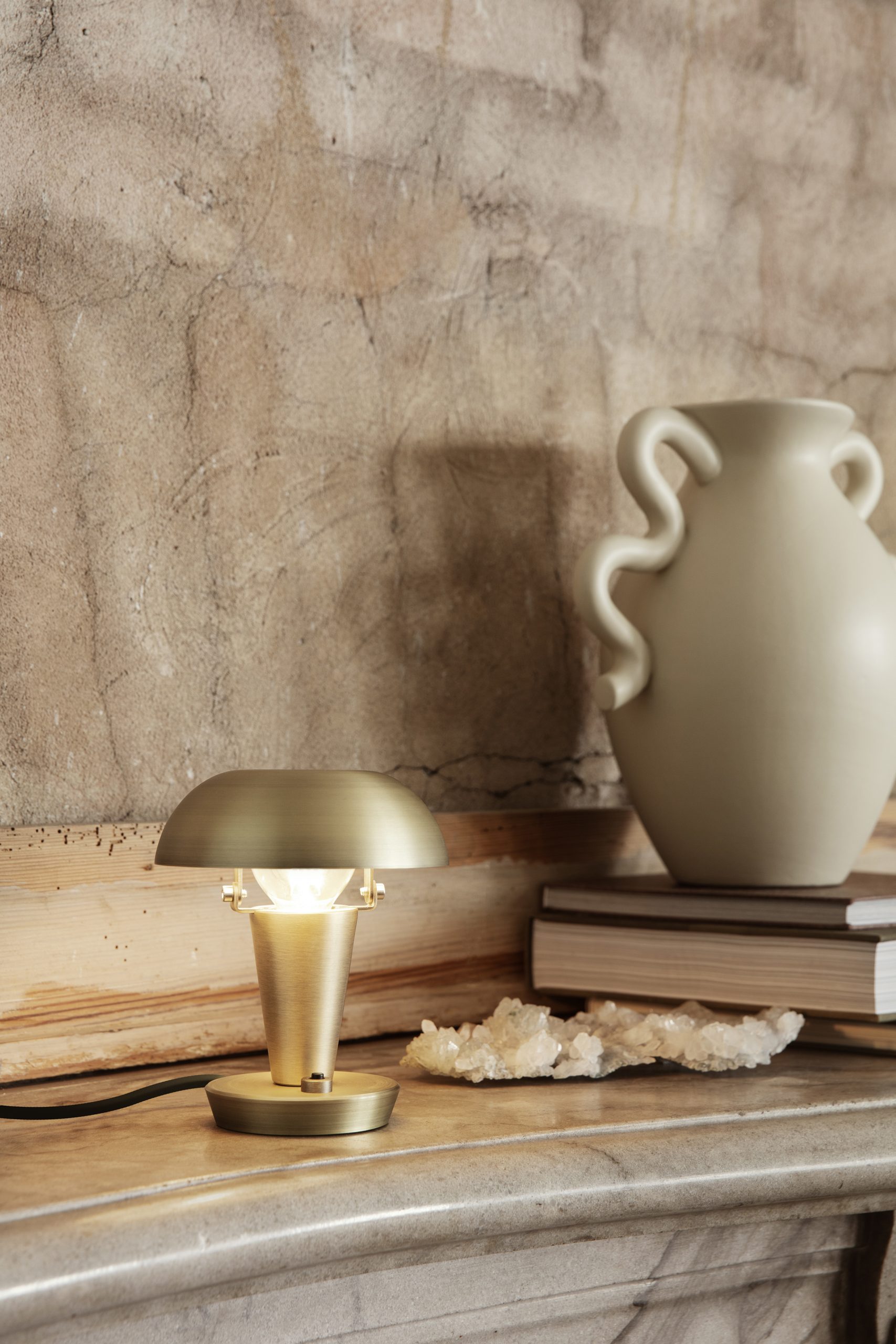 Латунна настільна лампа Tiny small від Ferm Living