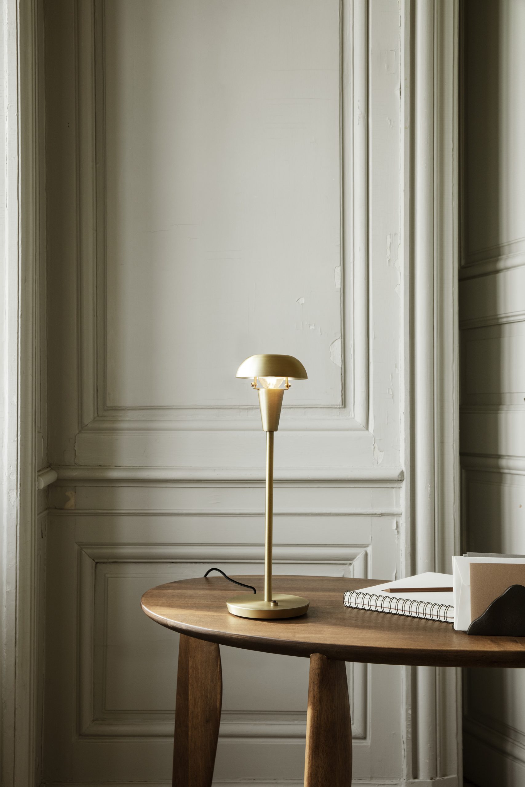 Латунна настільна лампа Tiny large від Ferm Living