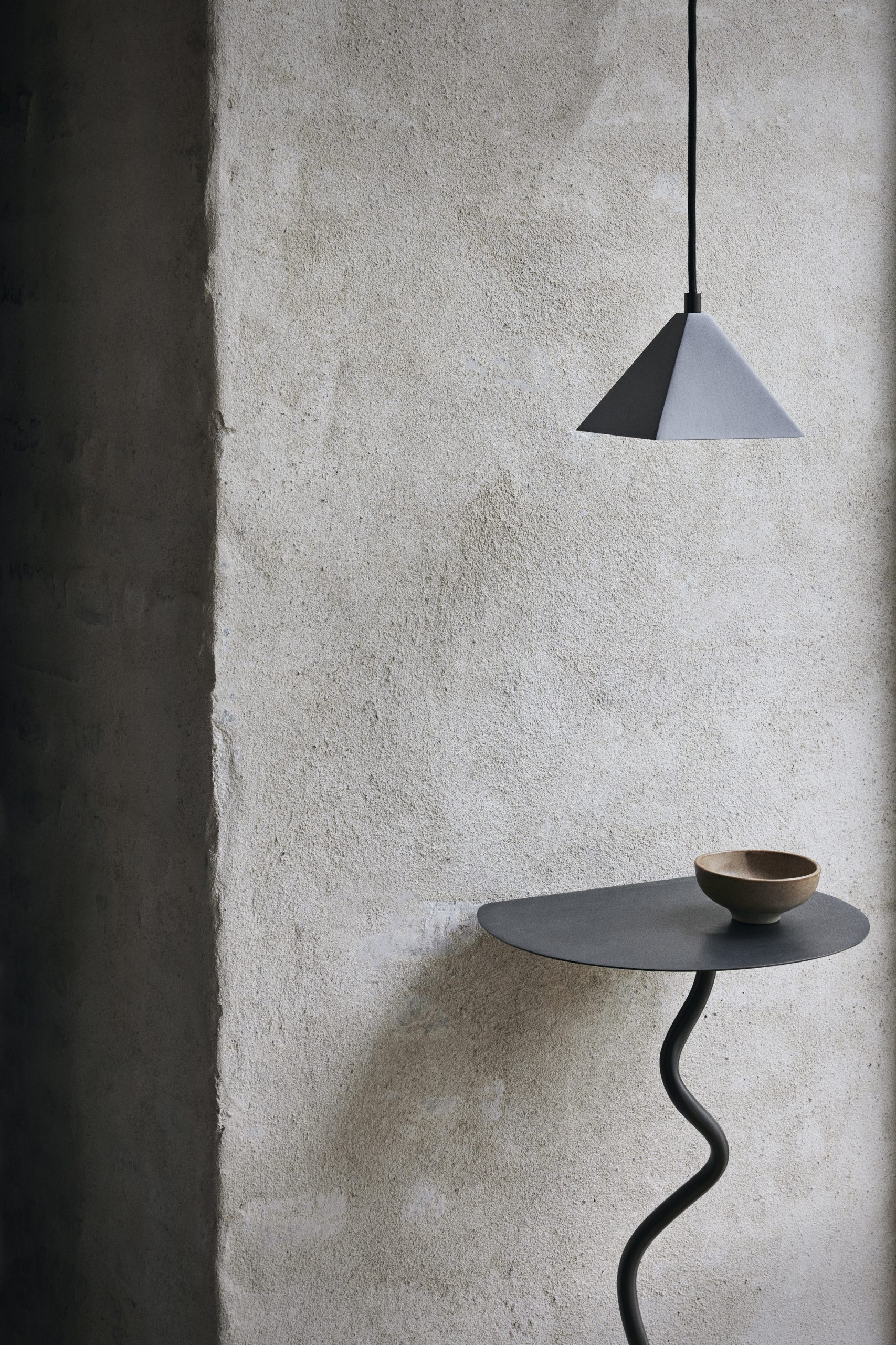 Підвісна лампа Kare чорного кольору від Ferm Living