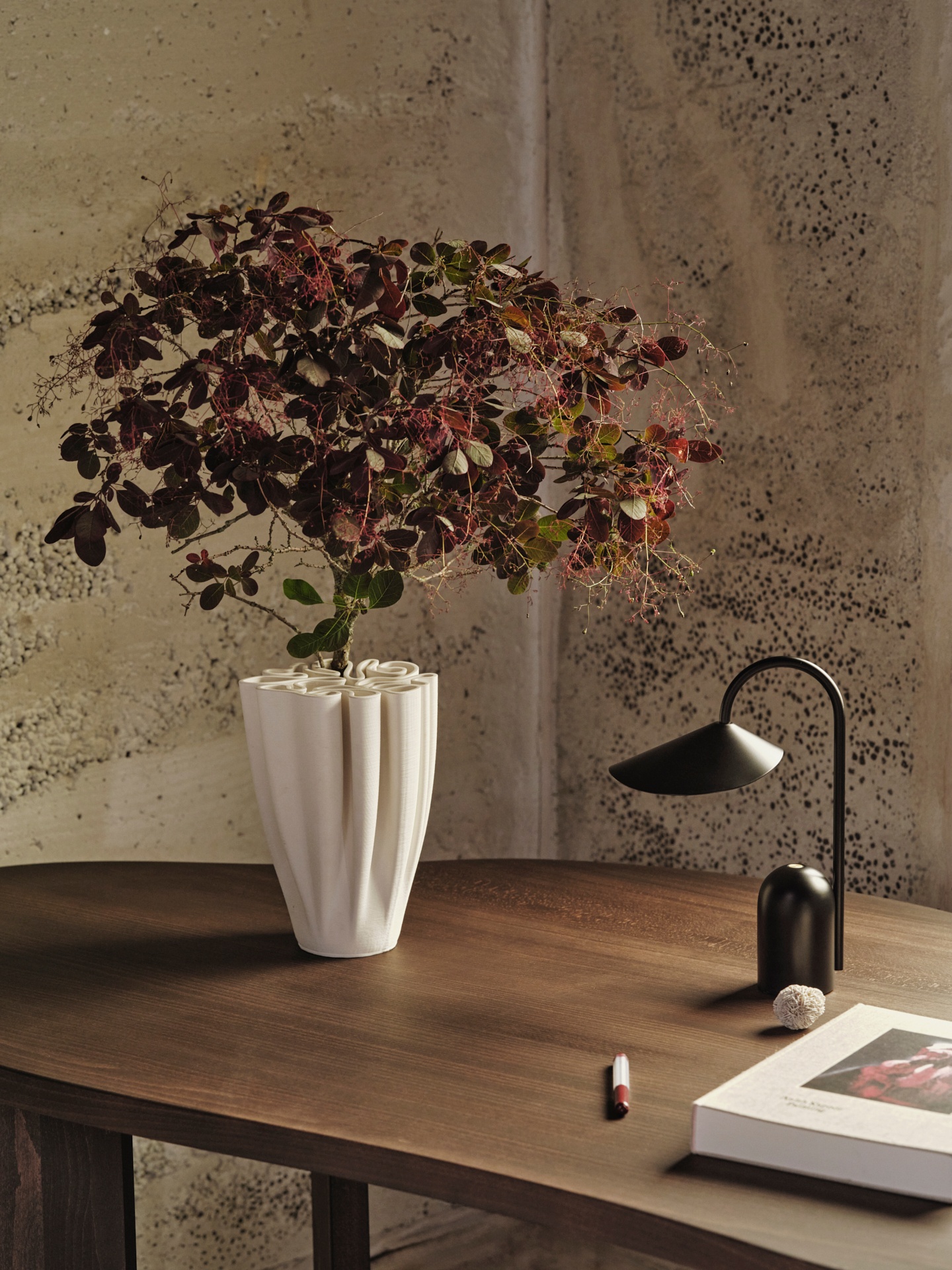 Портативна лампа Arum чорного кольору від Ferm Living