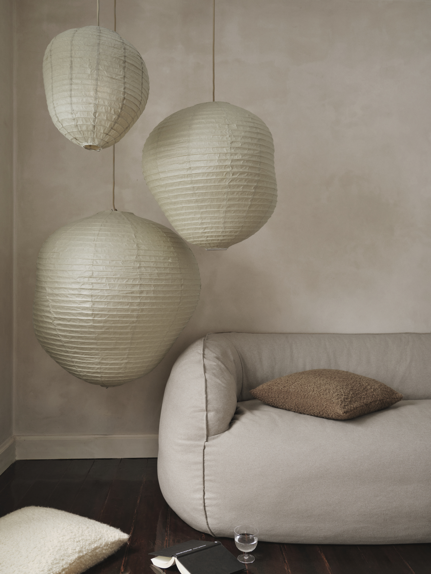 Абажур підвісної лампи Kurbis кольору темної шавлії від Ferm Living