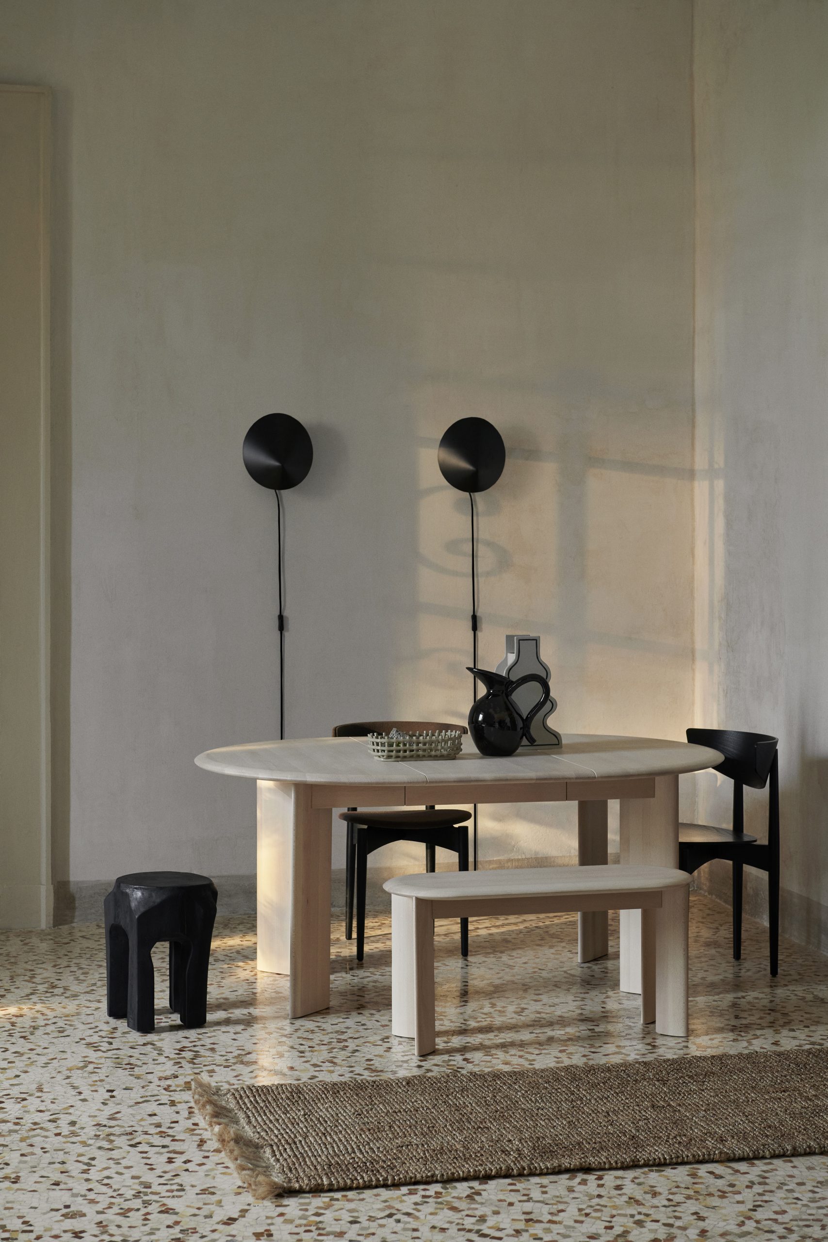 Настінний світильник Arum чоного кольору від Ferm Living