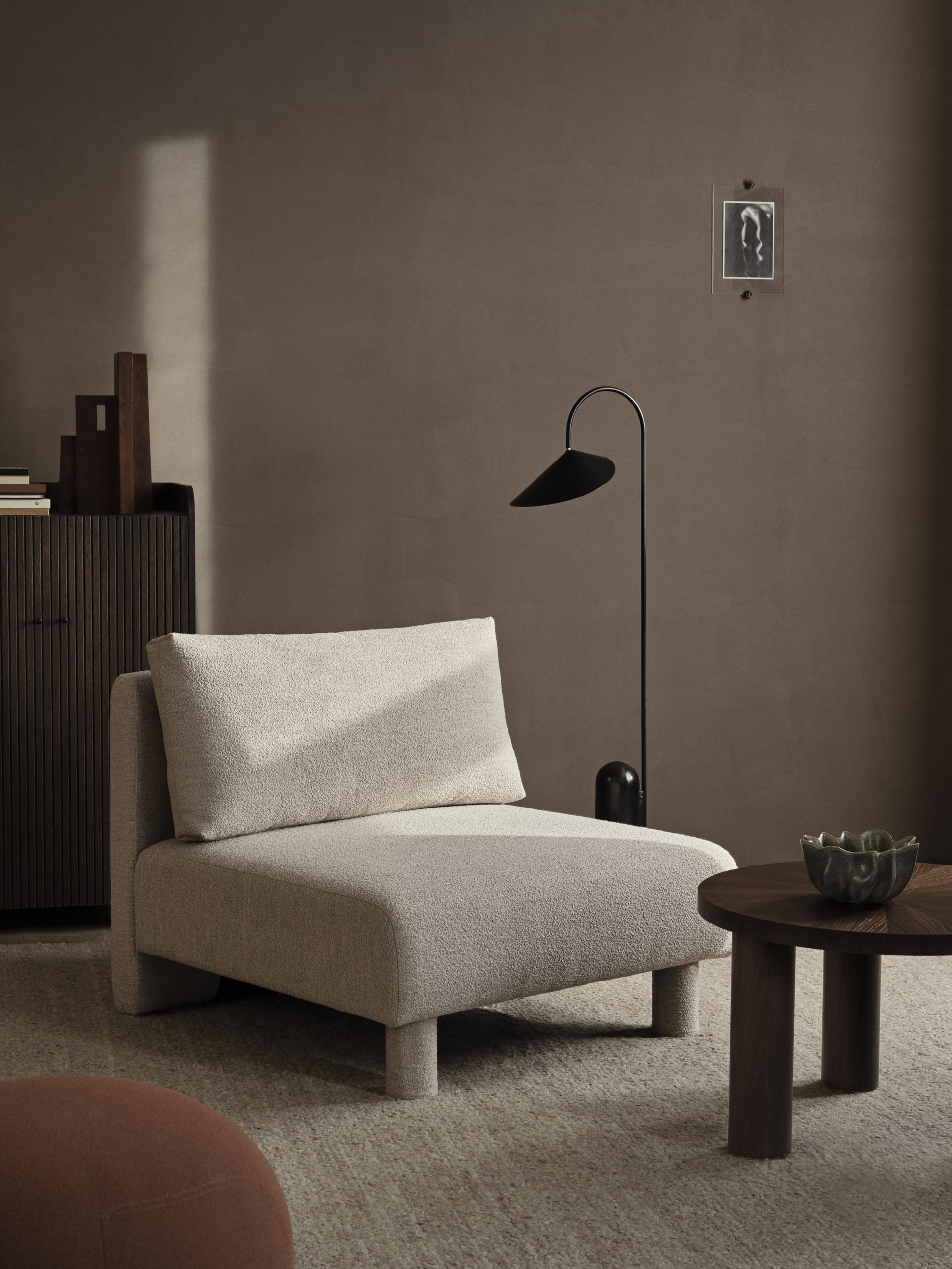 Торшер Arum чорного кольору від Ferm Living