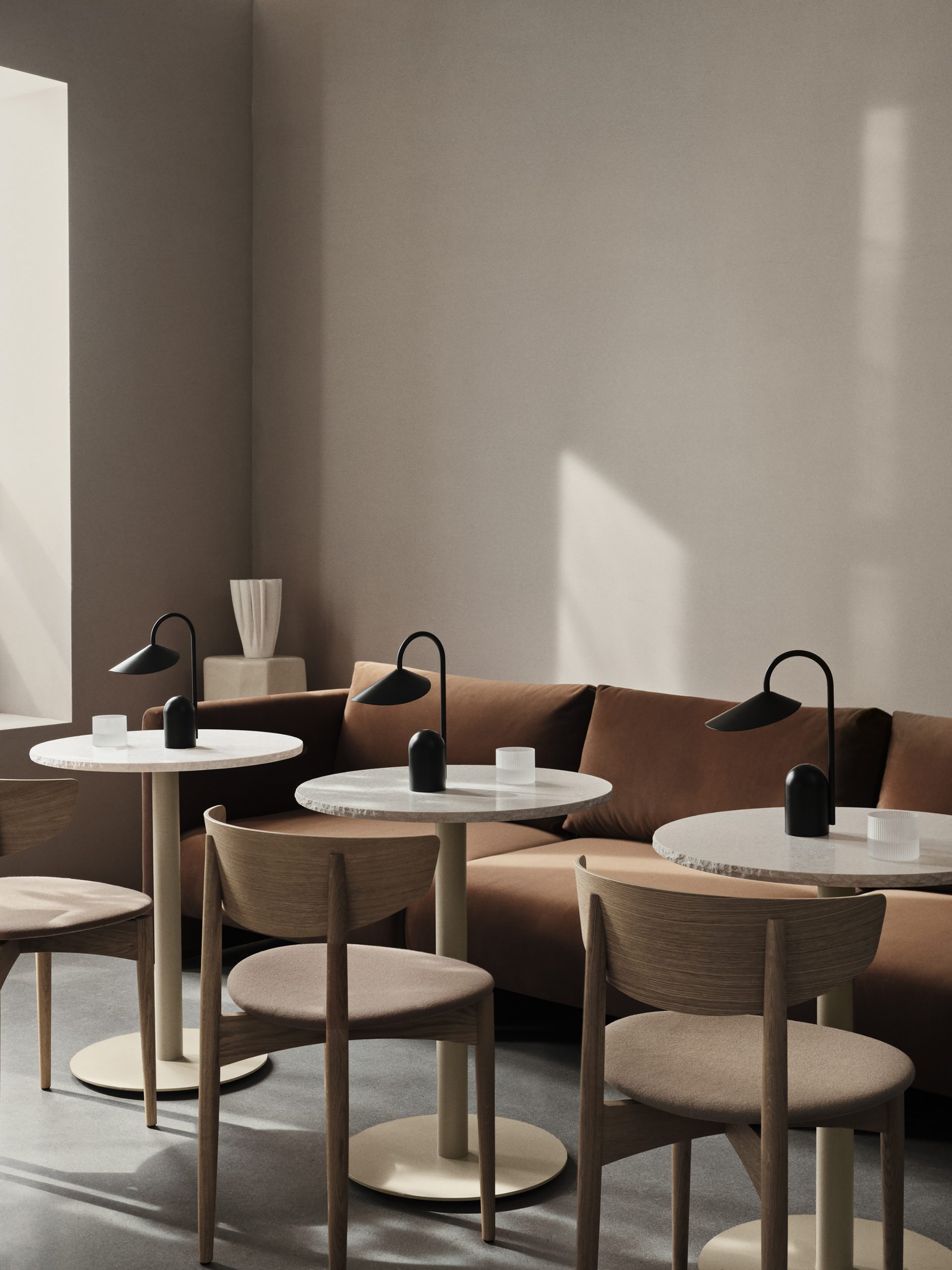 Портативна лампа Arum чорного кольору від Ferm Living
