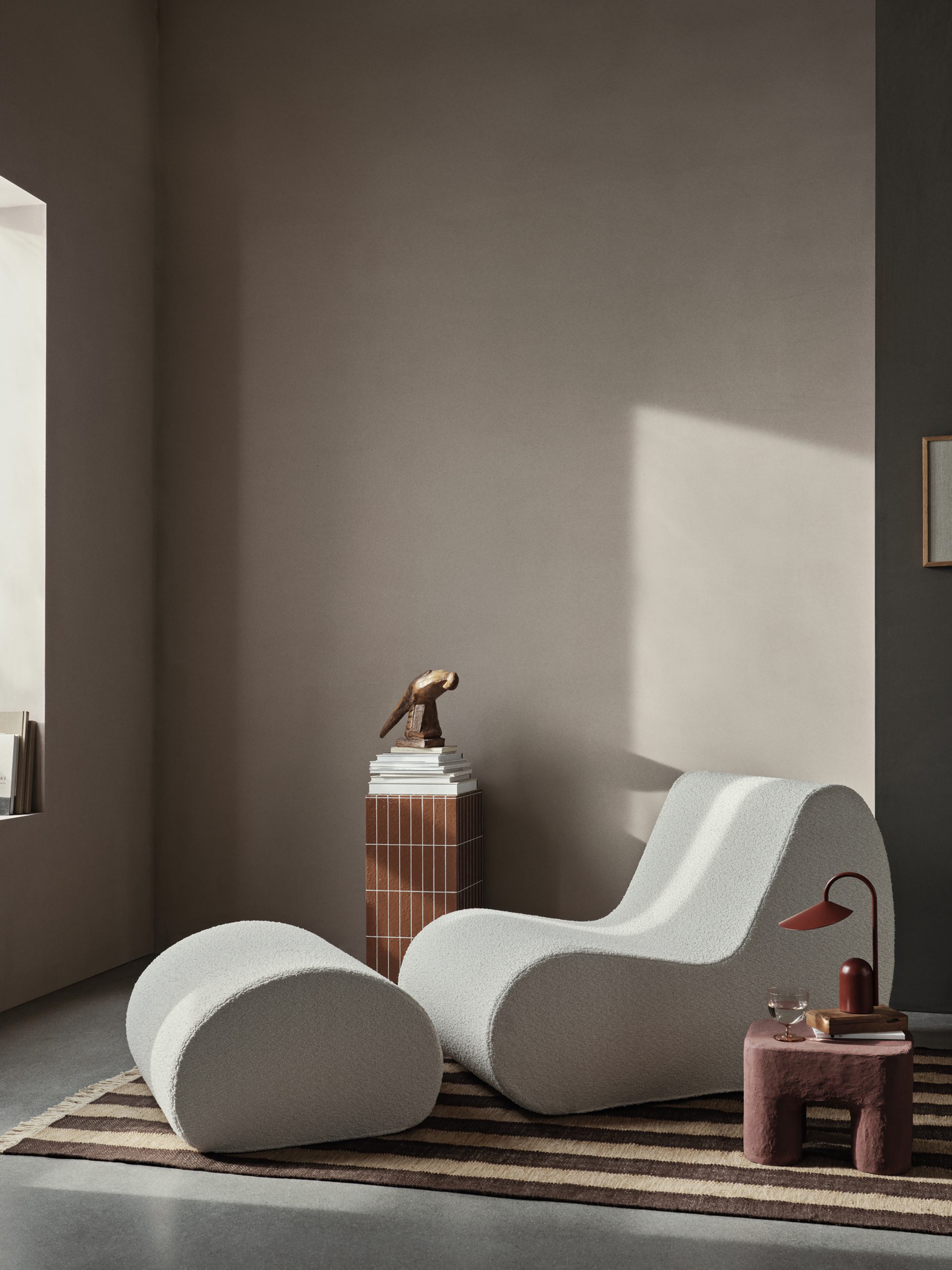 Портативна лампа Arum оксидно-червоного кольору від Ferm Living