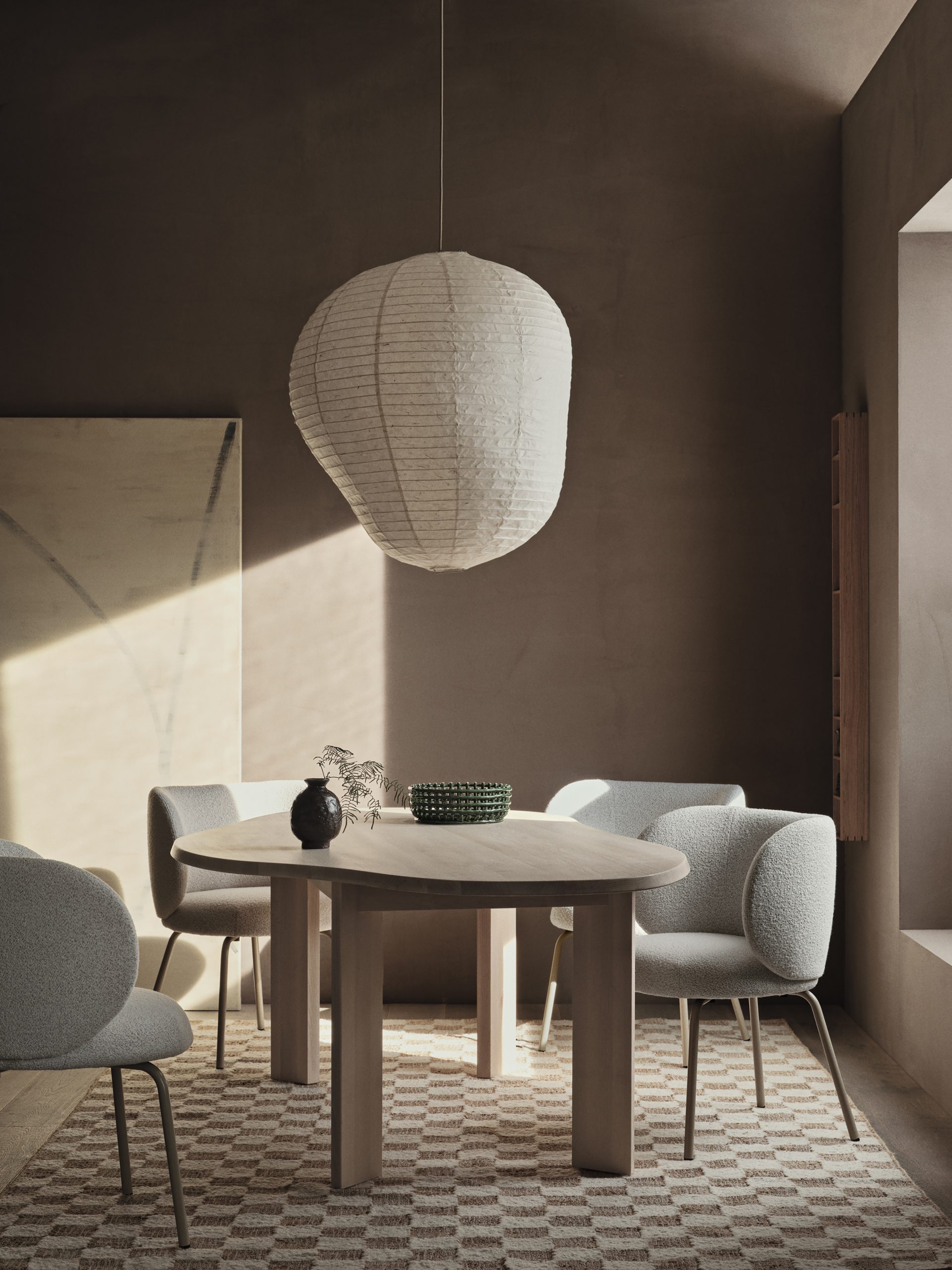 Абажур підвісної лампи Kurbis кольору темної шавлії від Ferm Living