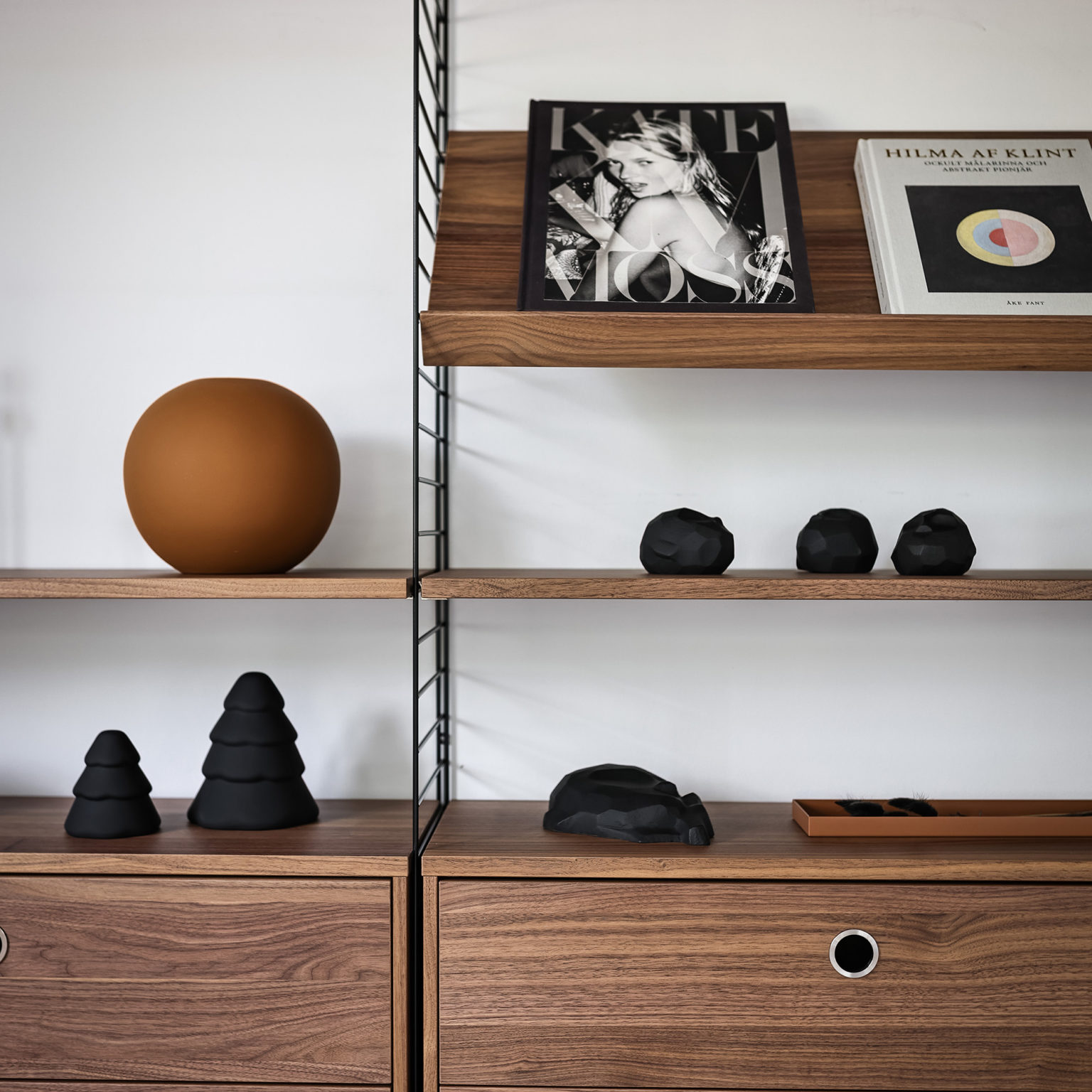 Скульптура Snowy  в чорному кольорі від Cooee Design
