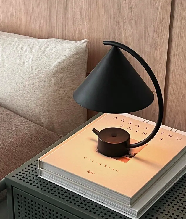 Портативна лампа Meridian чорного кольору від Ferm Living