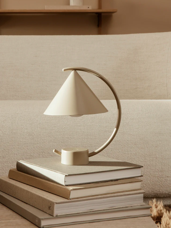Портативна лампа Meridian колір кашемір від Ferm Living