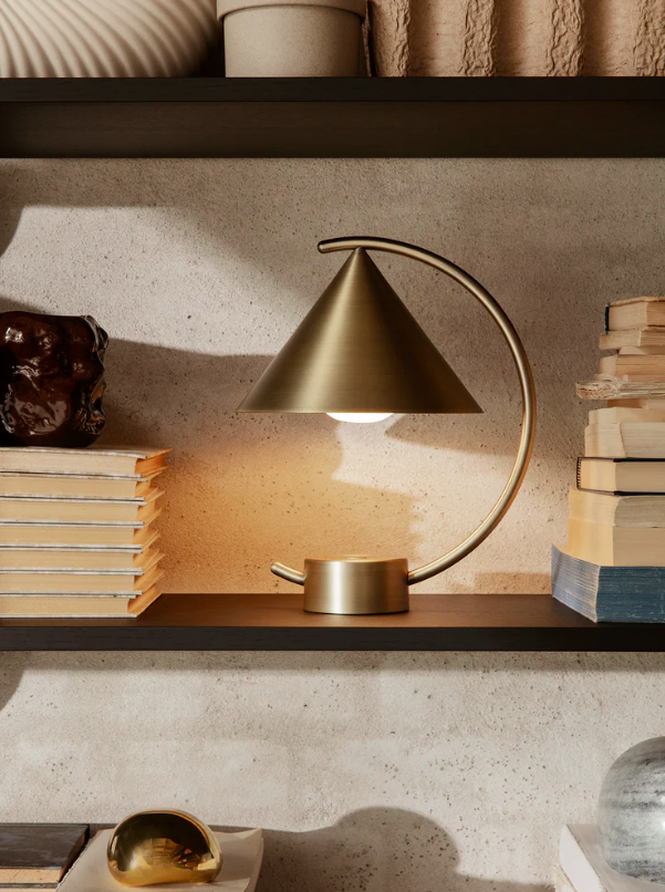 Латунна портативна лампа Meridian від Ferm Living
