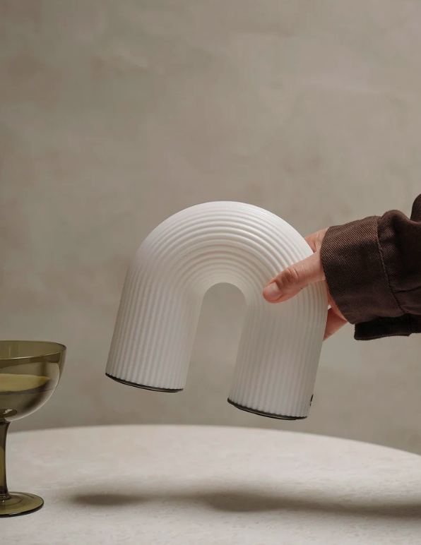 Портативна лампа Vuelta білого кольору від Ferm Living