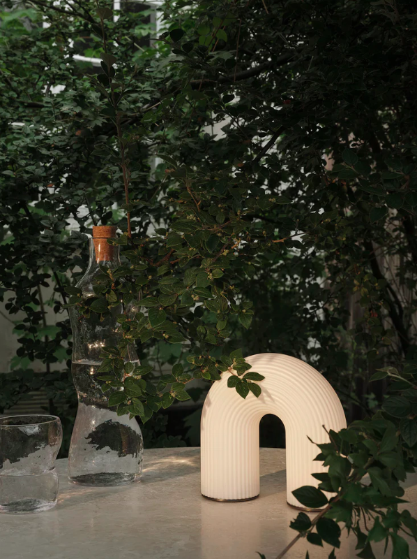 Портативна лампа Vuelta білого кольору від Ferm Living