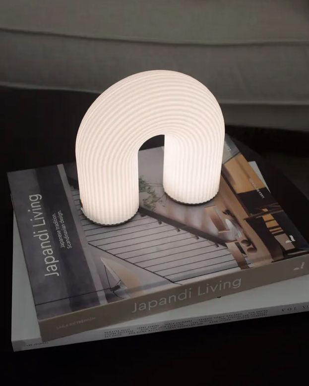 Портативна лампа Vuelta білого кольору від Ferm Living