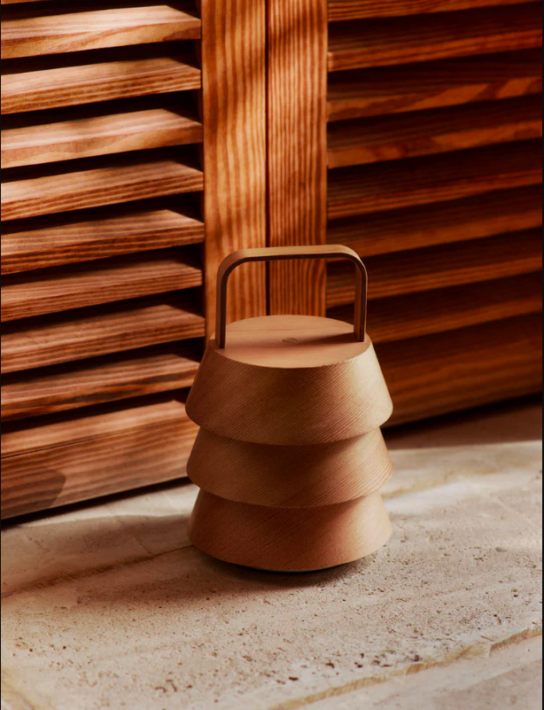 Портативна лампа Luver зі світлого дерева від Ferm Living
