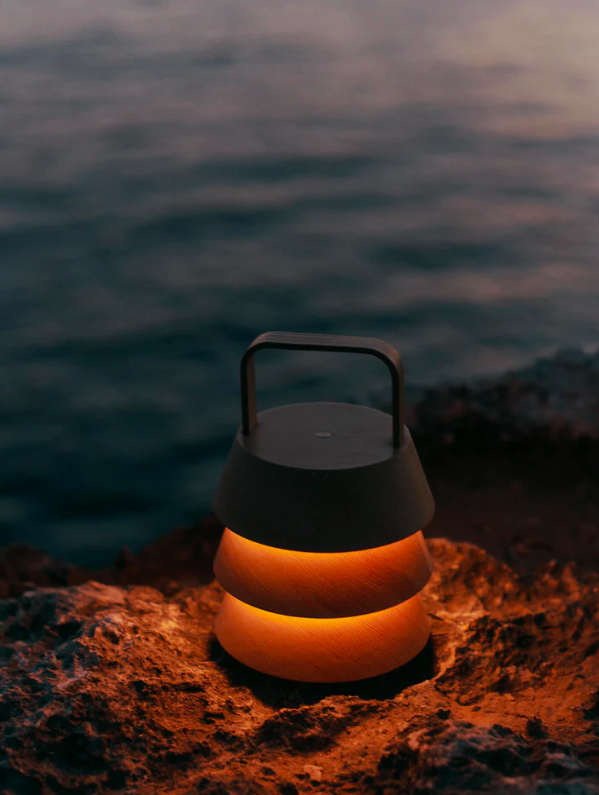 Портативна лампа Luver зі світлого дерева від Ferm Living