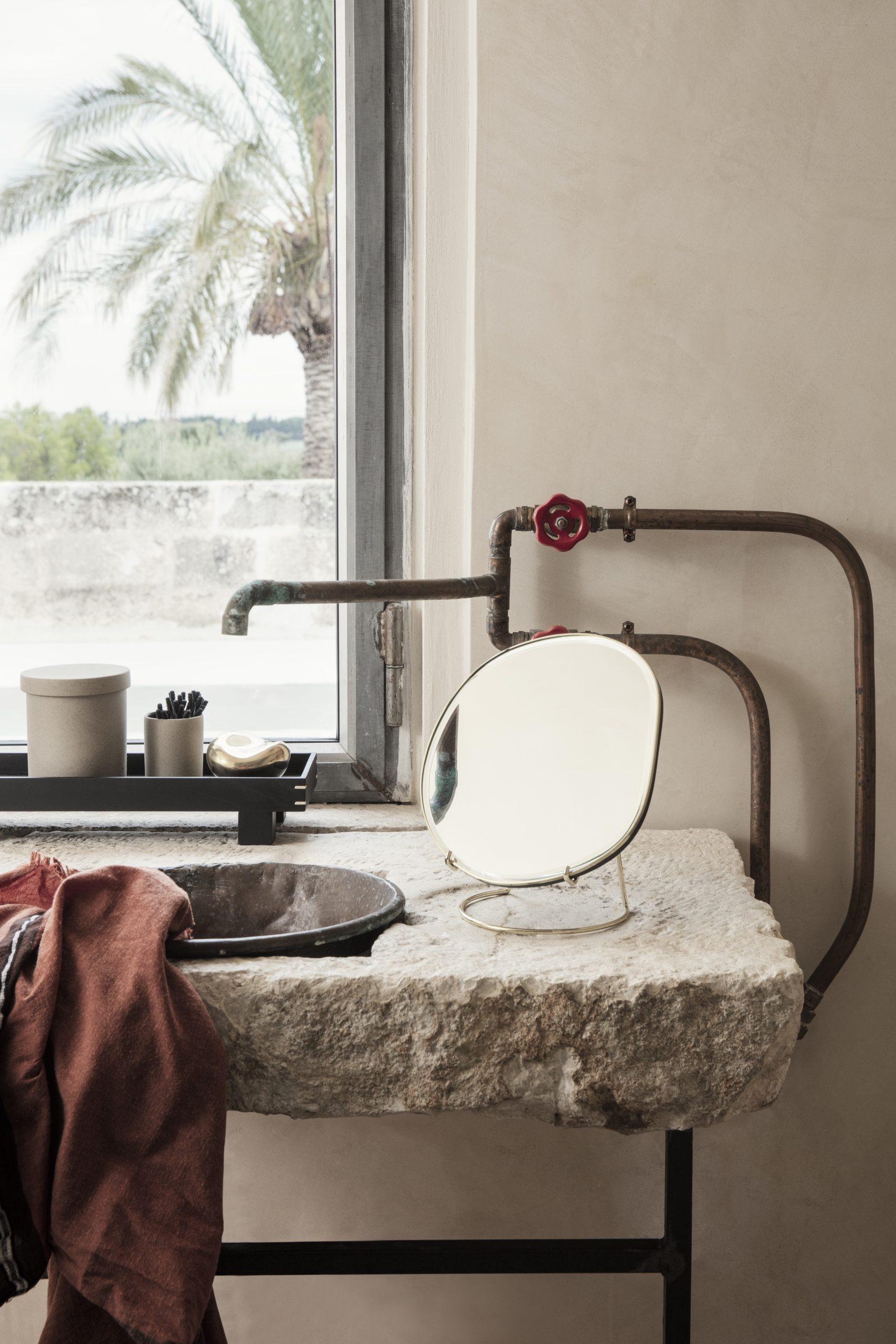 Дзеркало для столу Pond Table колір латунь від Ferm Living