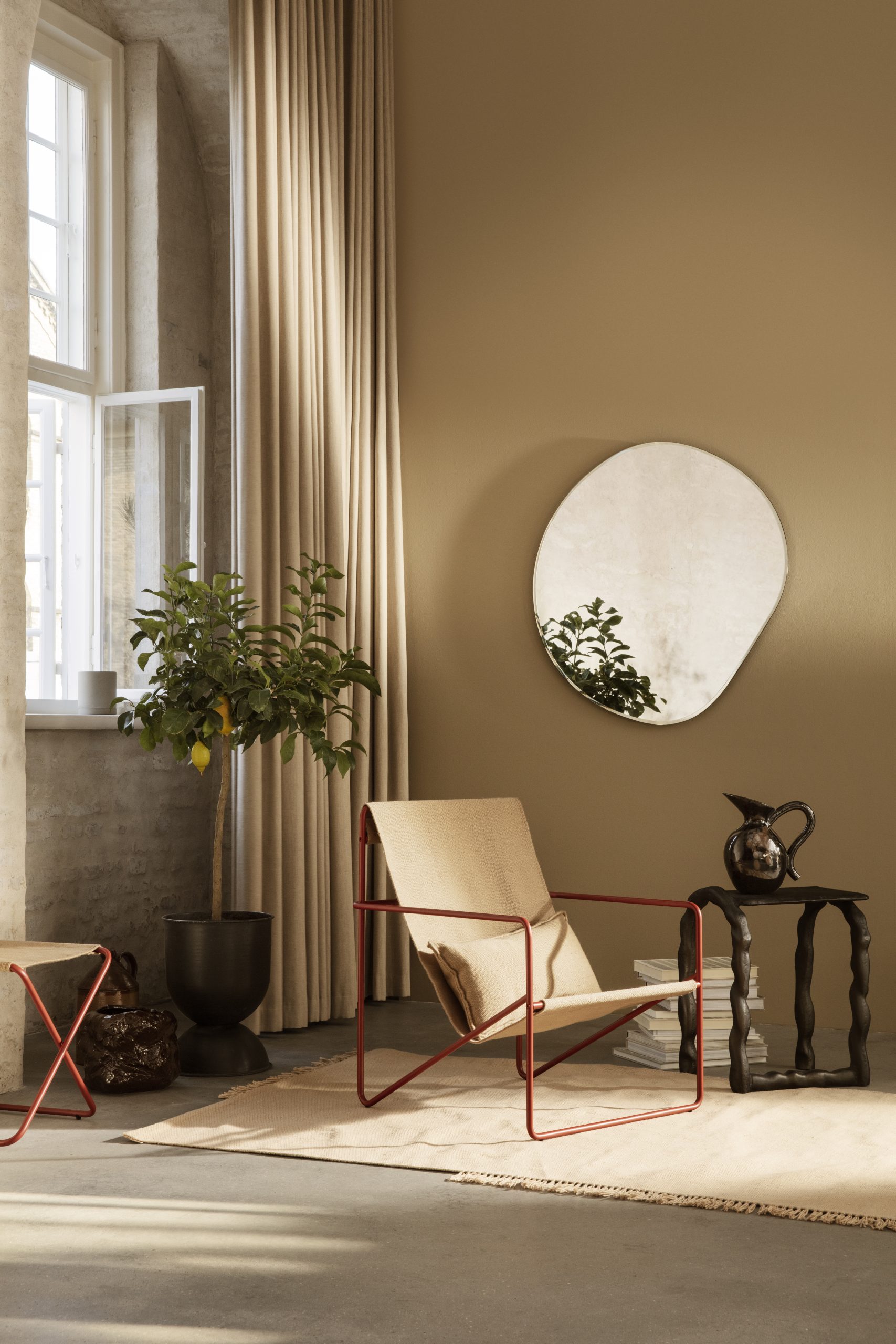 Горщик  для рослин Hourglass чорного кольору від Ferm Living