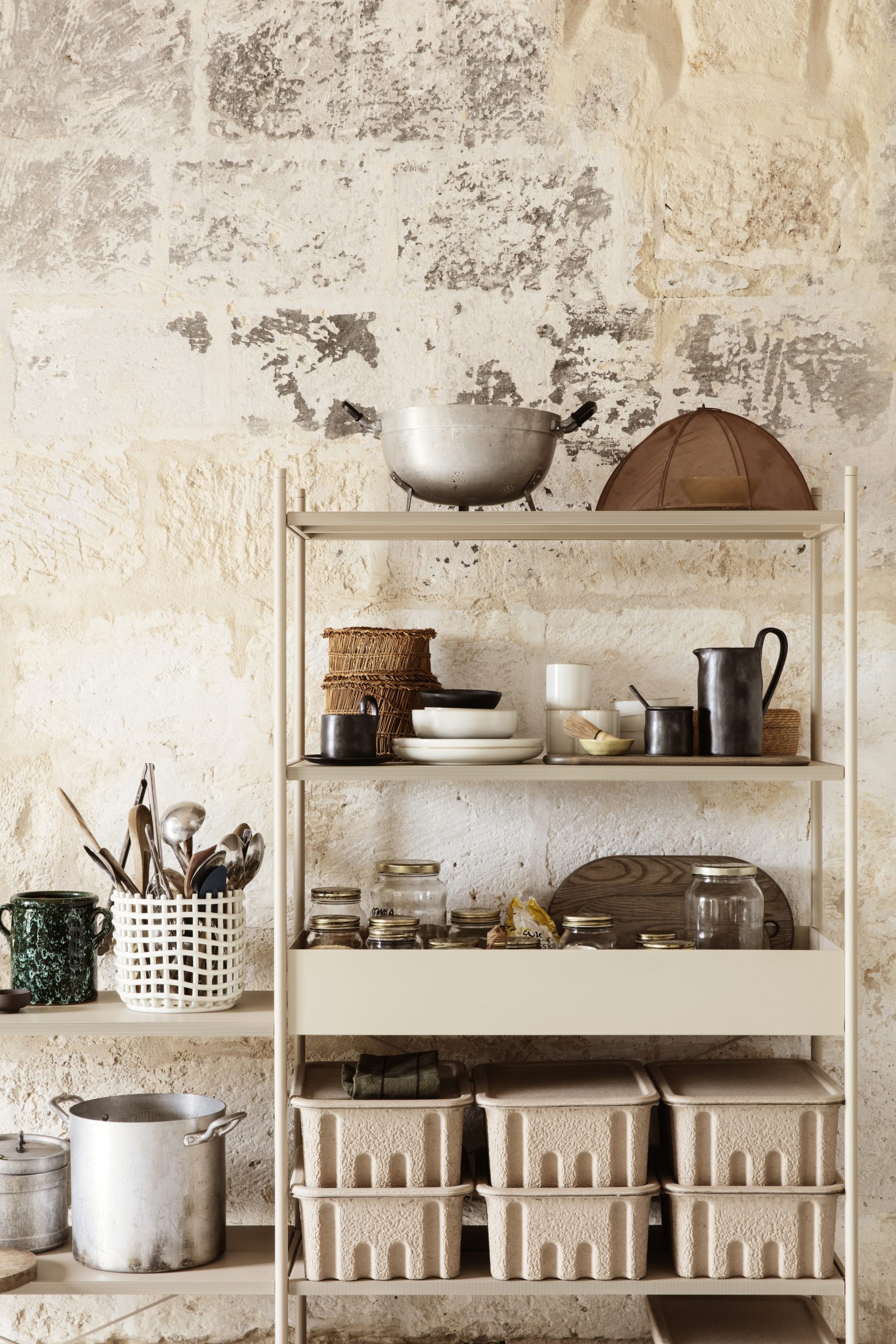 Горщик Ceramic Basket білого кольору від Ferm Living