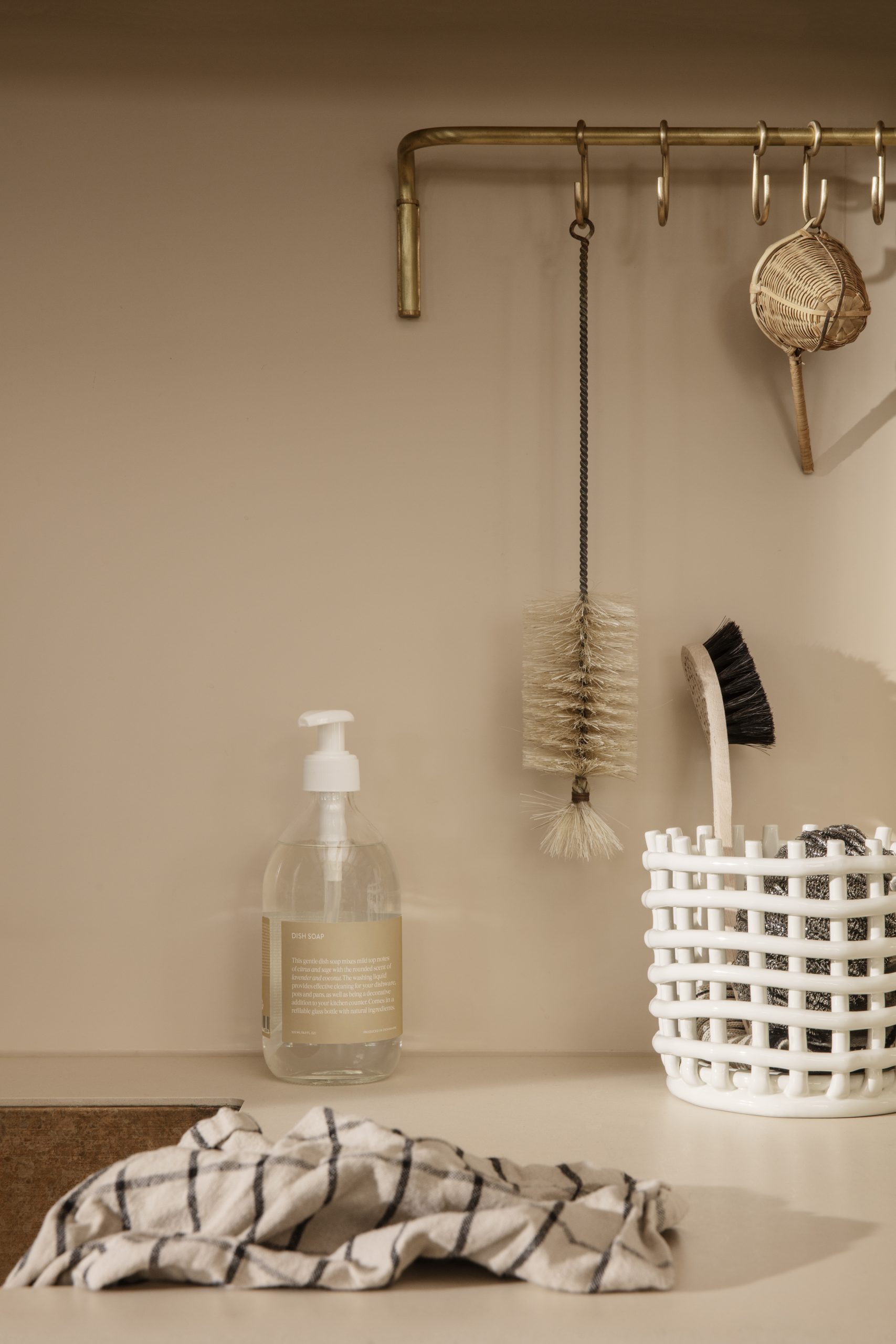Горщик Ceramic Basket білого кольору від Ferm Living