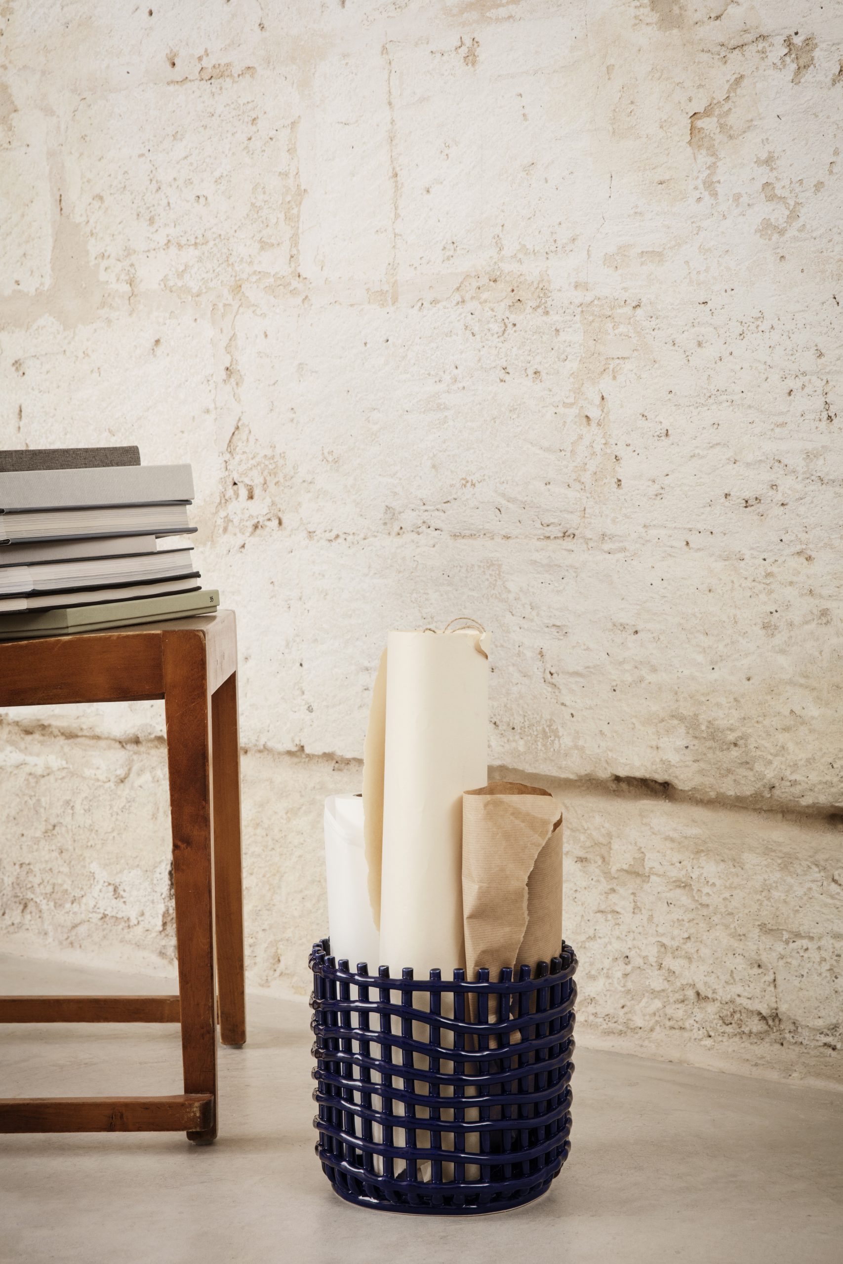 Горщик Ceramic Basket синього кольору від Ferm Living