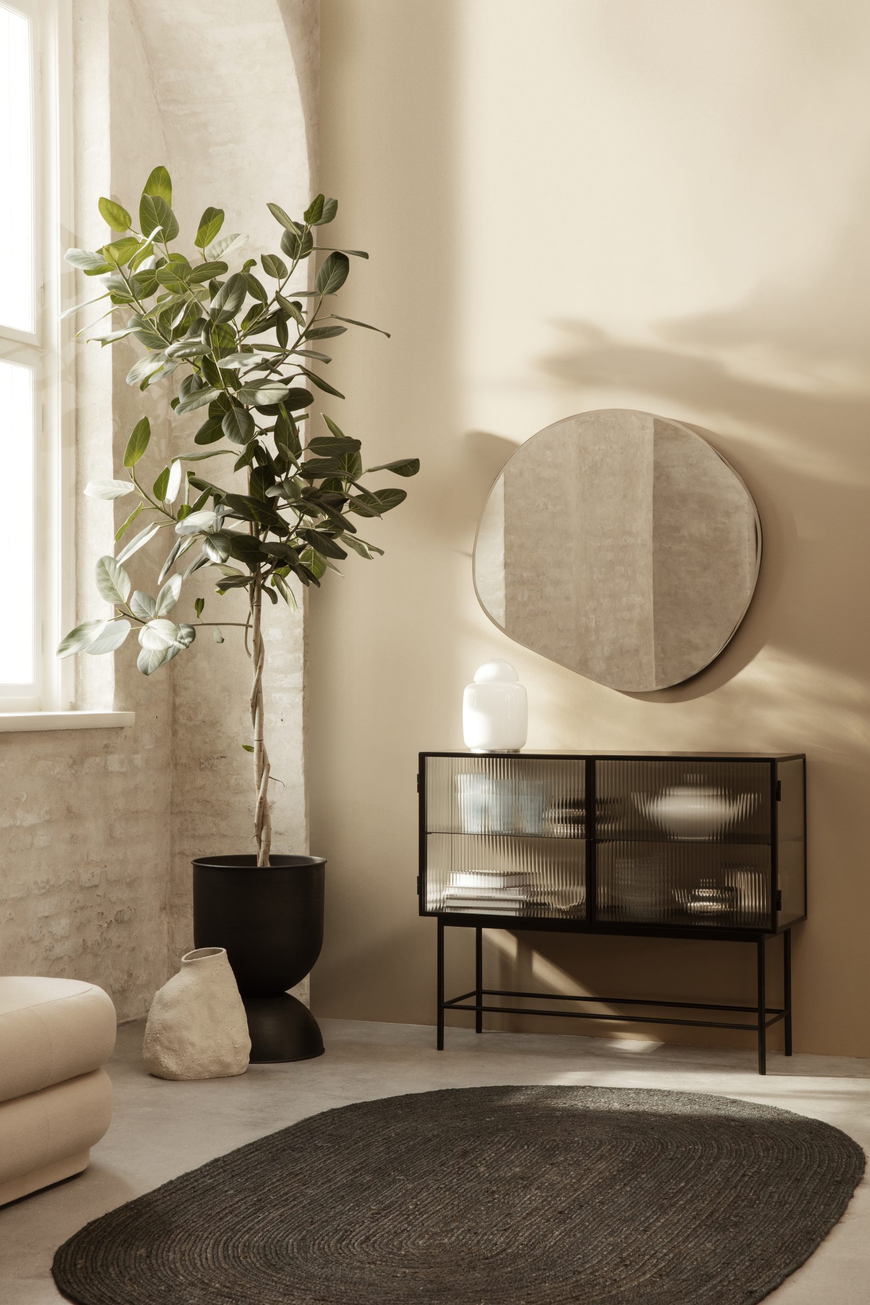 Настінне дзеркало  Pond XL колір латунь від Ferm Living