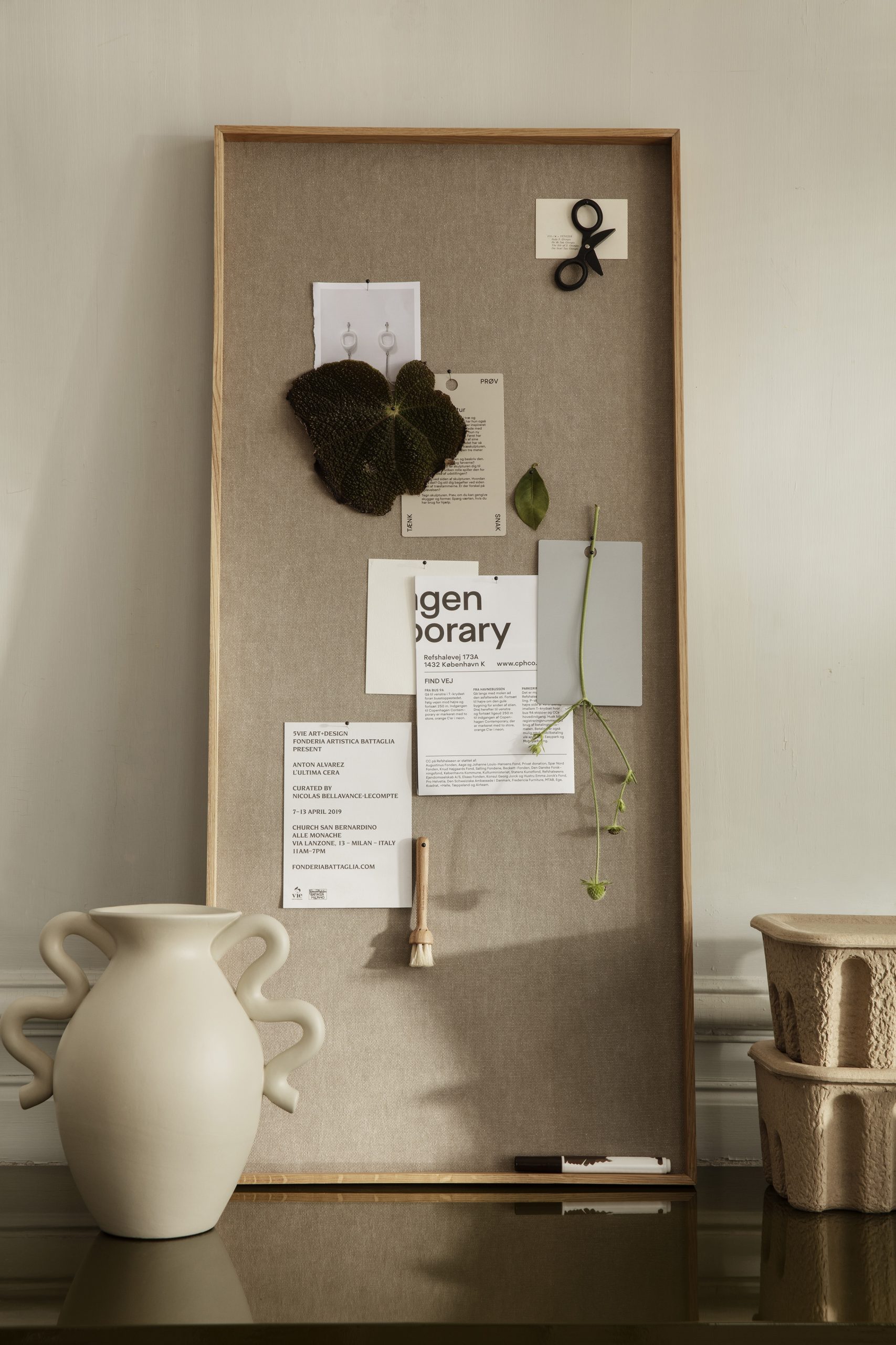 Ваза Verso Table кремового кольору від Ferm Living