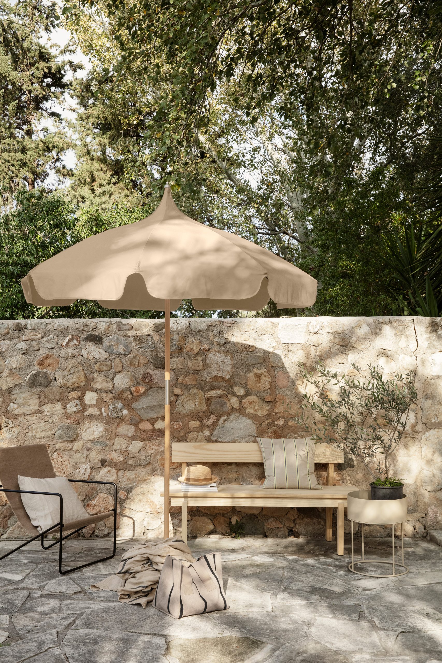 Круглий ящик для рослин від Ferm Living