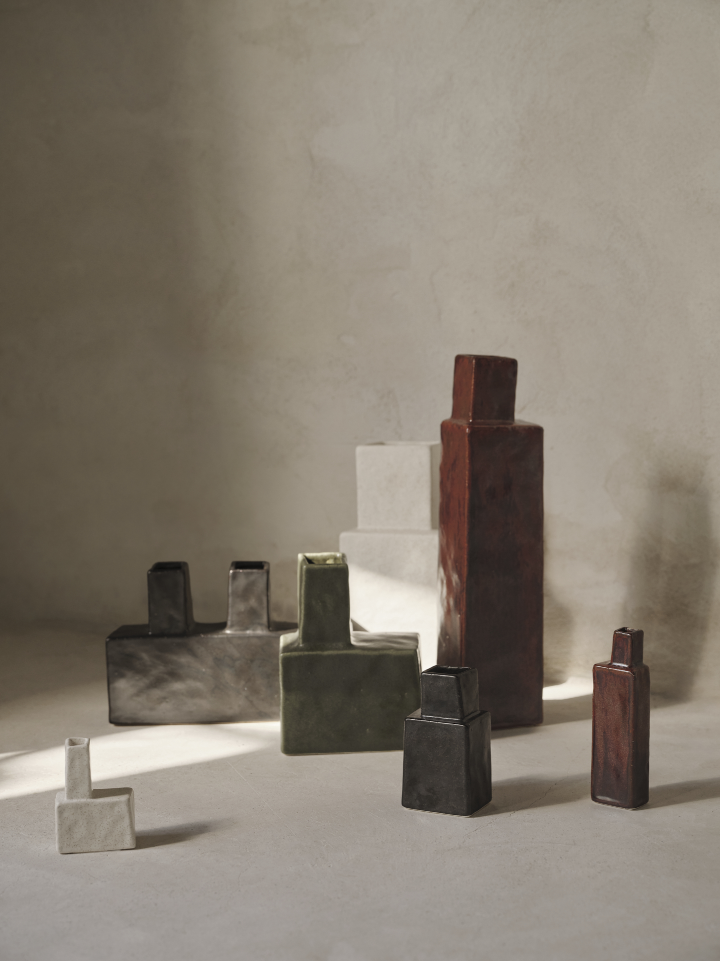 Ваза Koa Medium білого кольору від Ferm Living