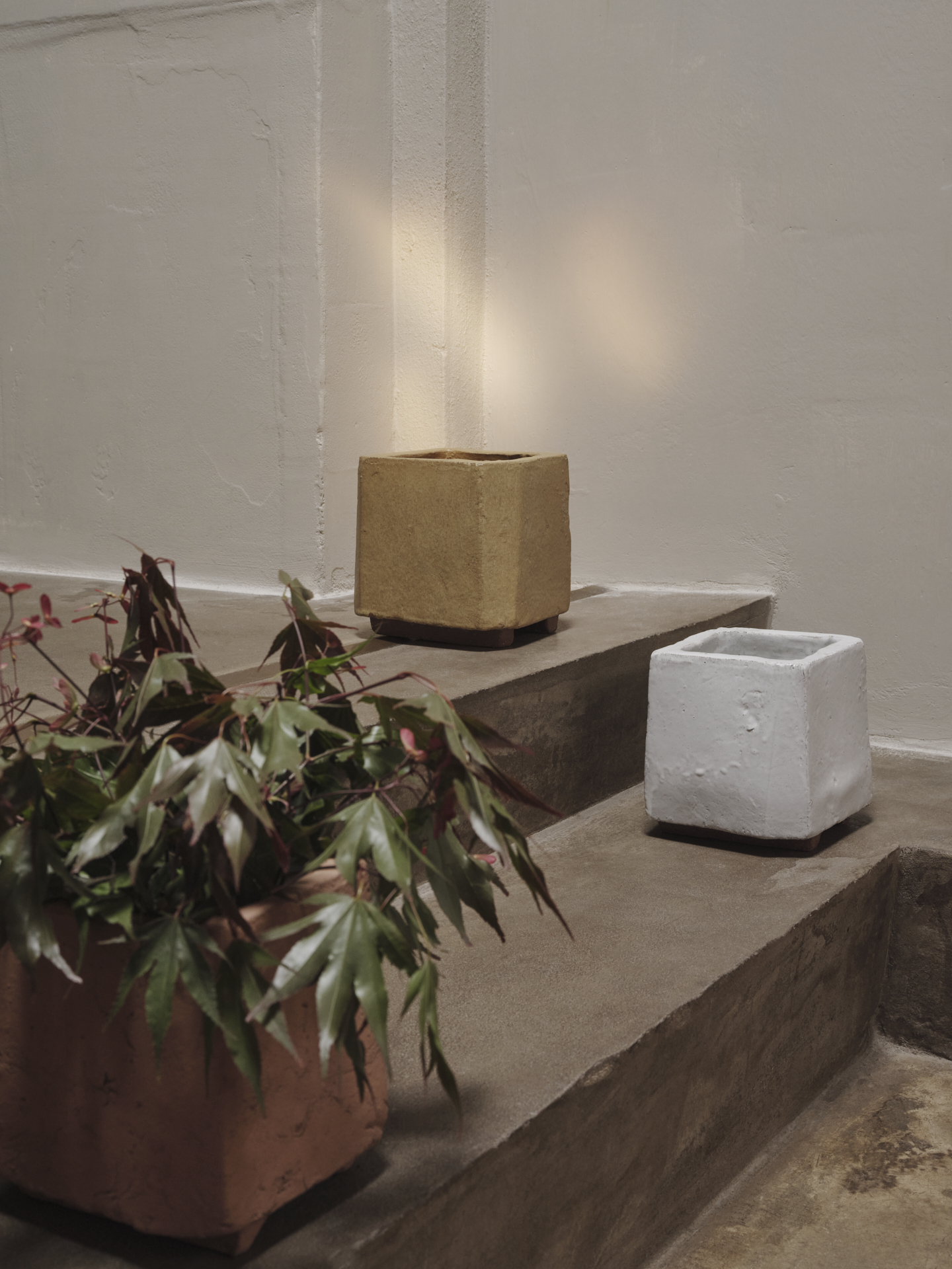 Горщик для рослин Kurinu медового кольору від Ferm Living