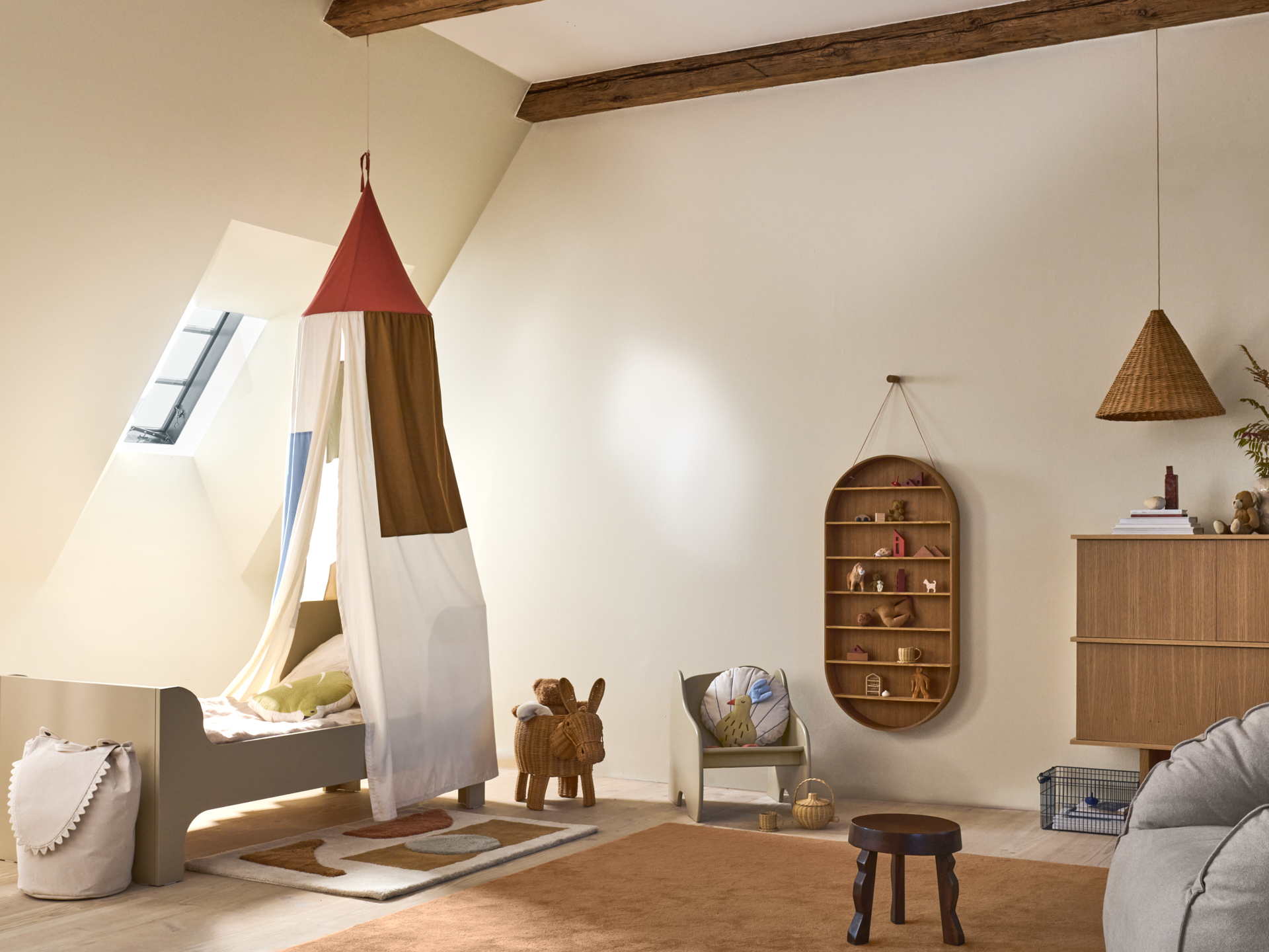 Підвісна полиця Oval Dorm від Ferm Living