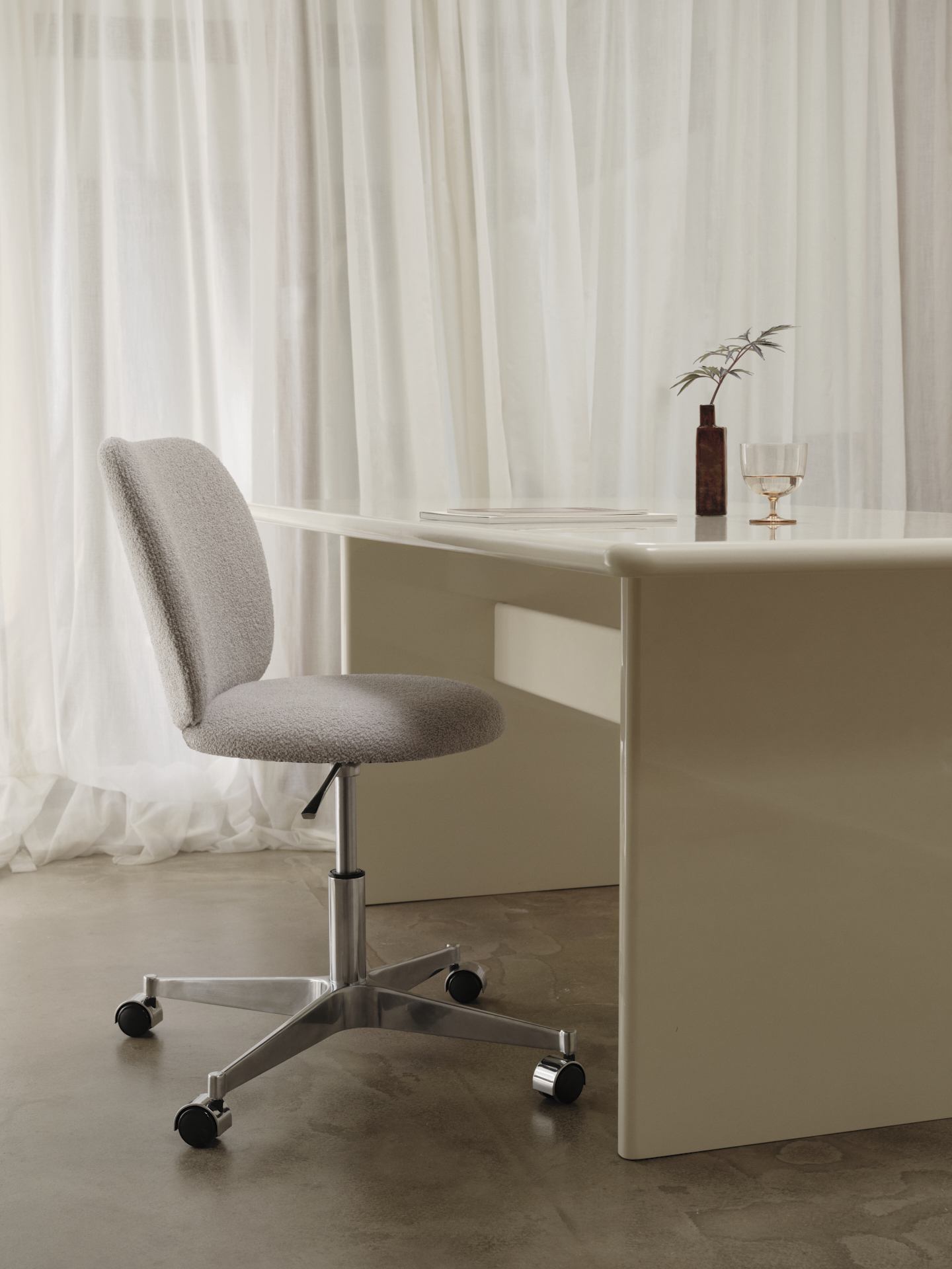 Ваза Koa Large червоно-коричневого кольору від Ferm Living