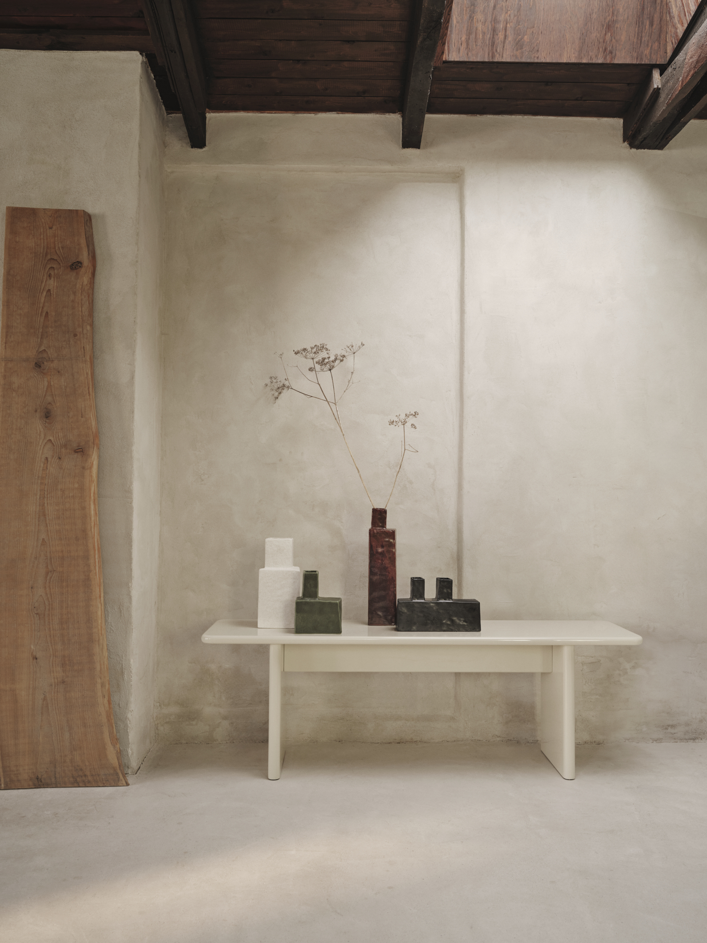 Ваза Koa Medium білого кольору від Ferm Living