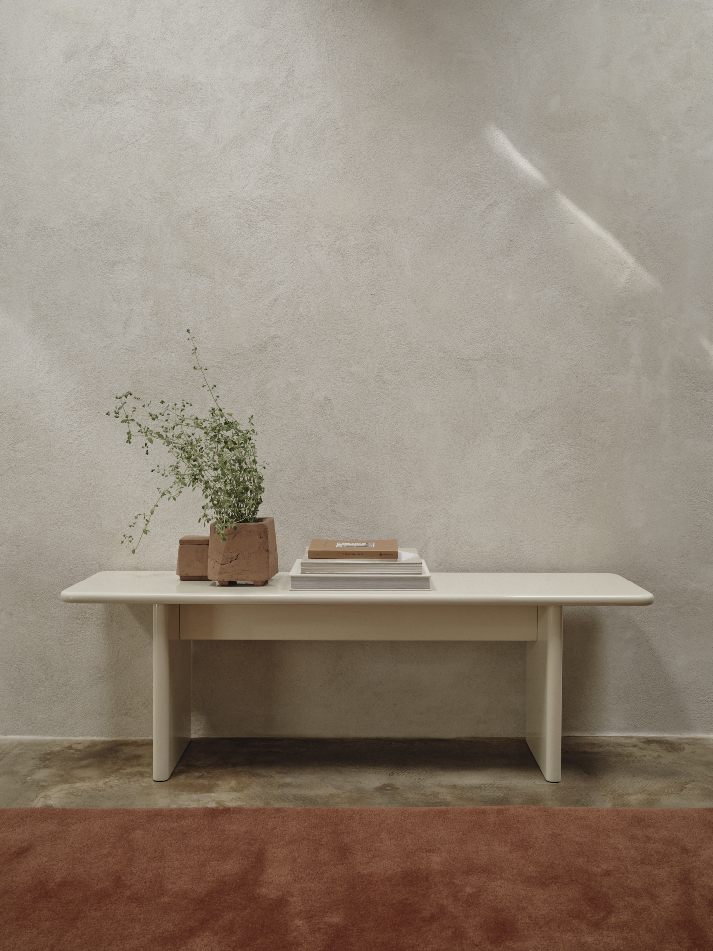 Горщик для рослин Kurinu теракотового кольору від Ferm Living