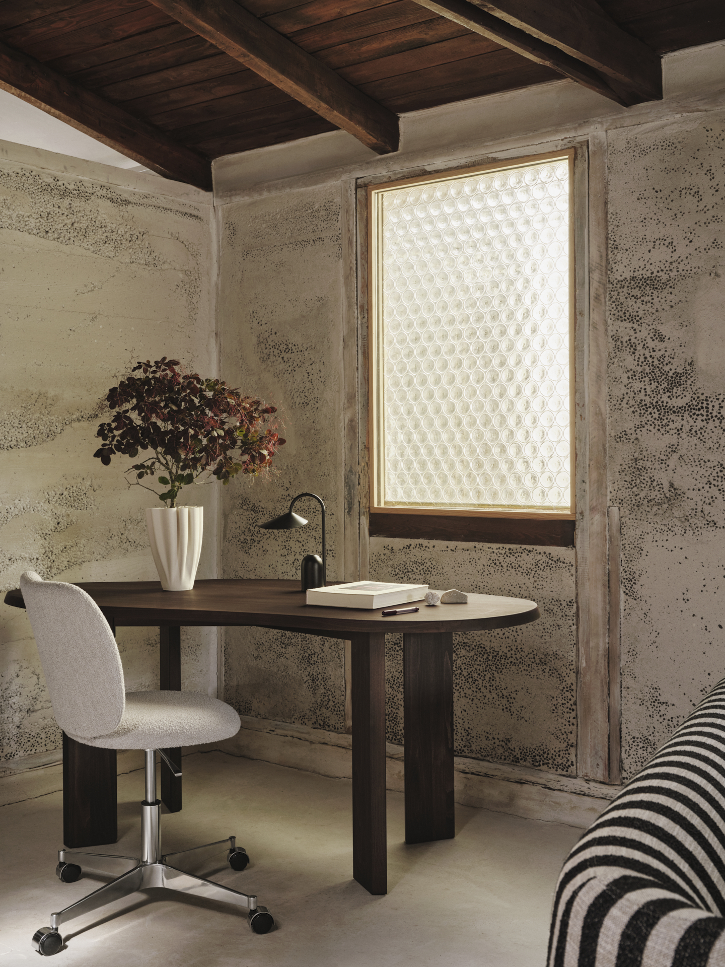 Ваза Dedali Large білого кольору від Ferm Living